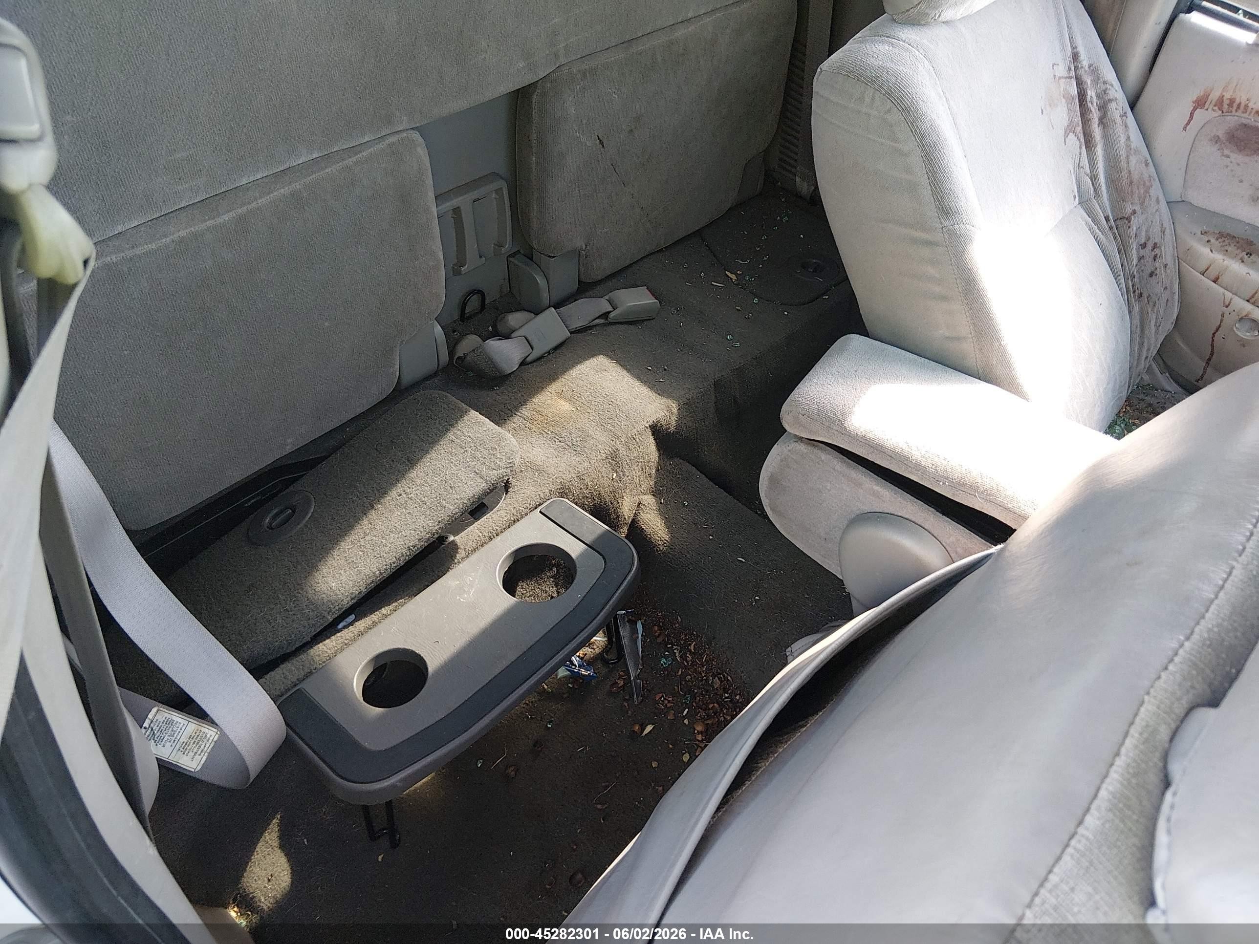 2004 Toyota Tacoma   White vin: 5TEVL52N54Z357392