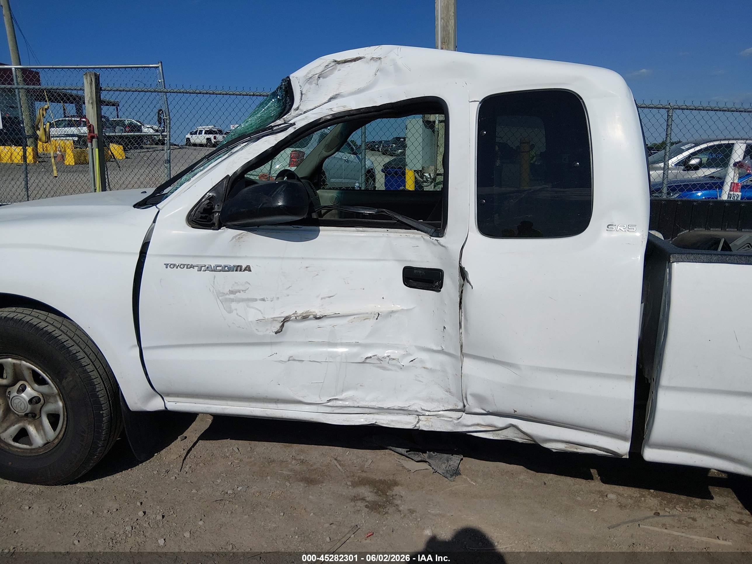 2004 Toyota Tacoma   White vin: 5TEVL52N54Z357392