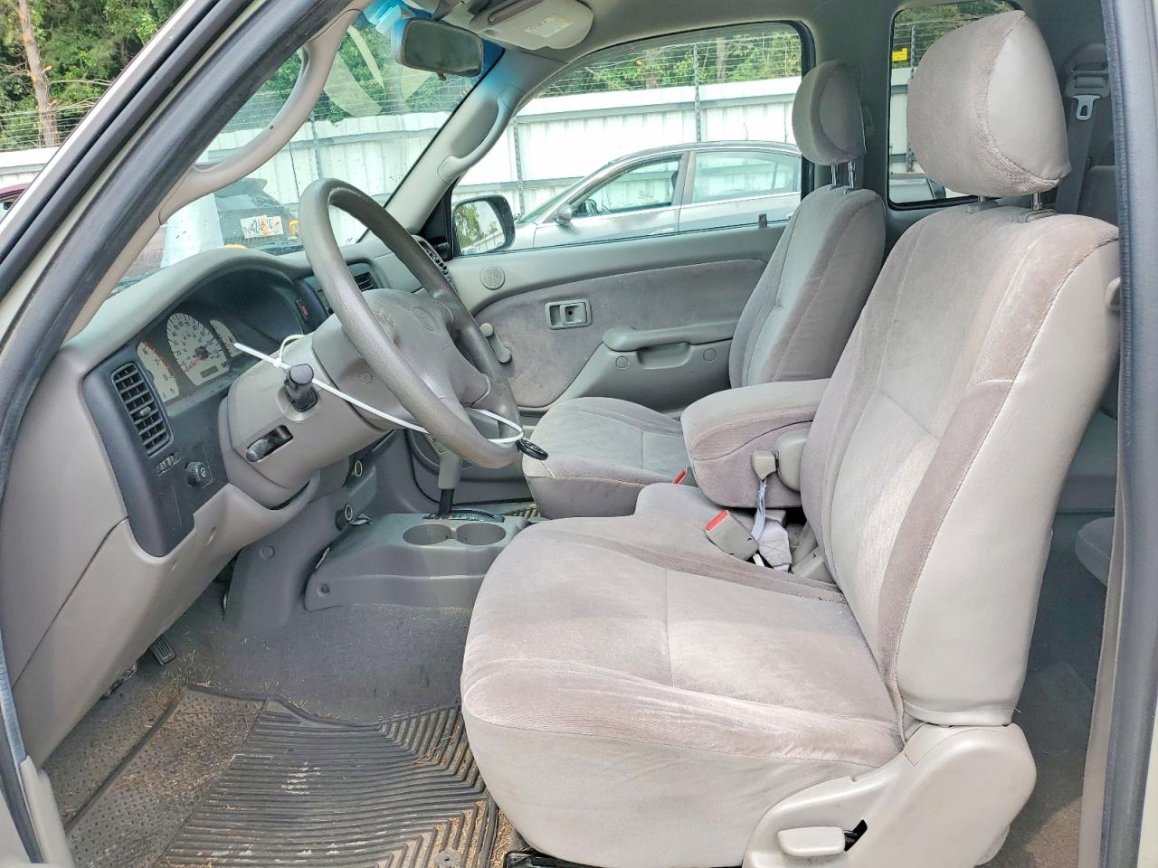 2004 Toyota Tacoma Base Silver vin: 5TEVL52N64Z435520