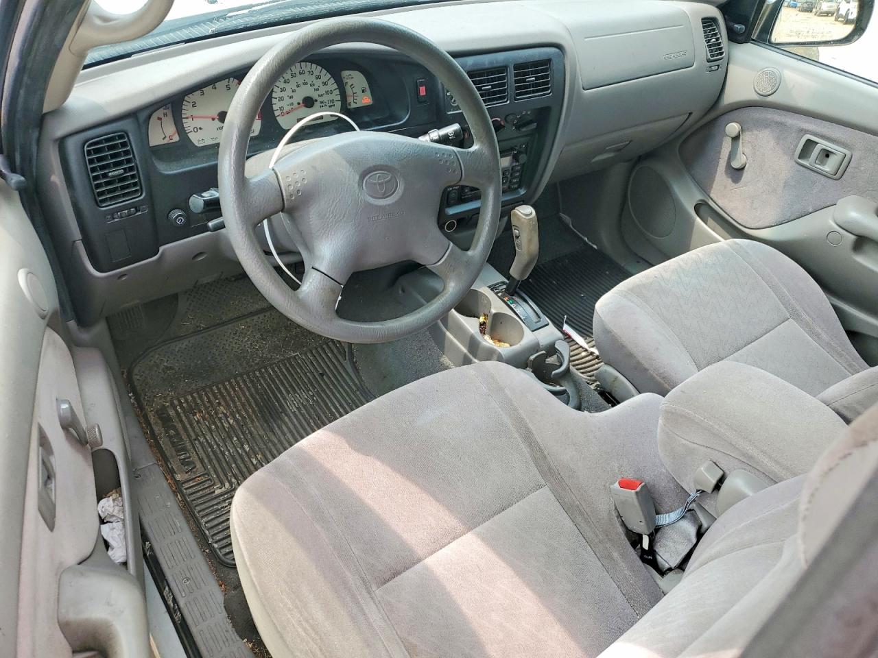 2004 Toyota Tacoma Base Silver vin: 5TEVL52N64Z435520