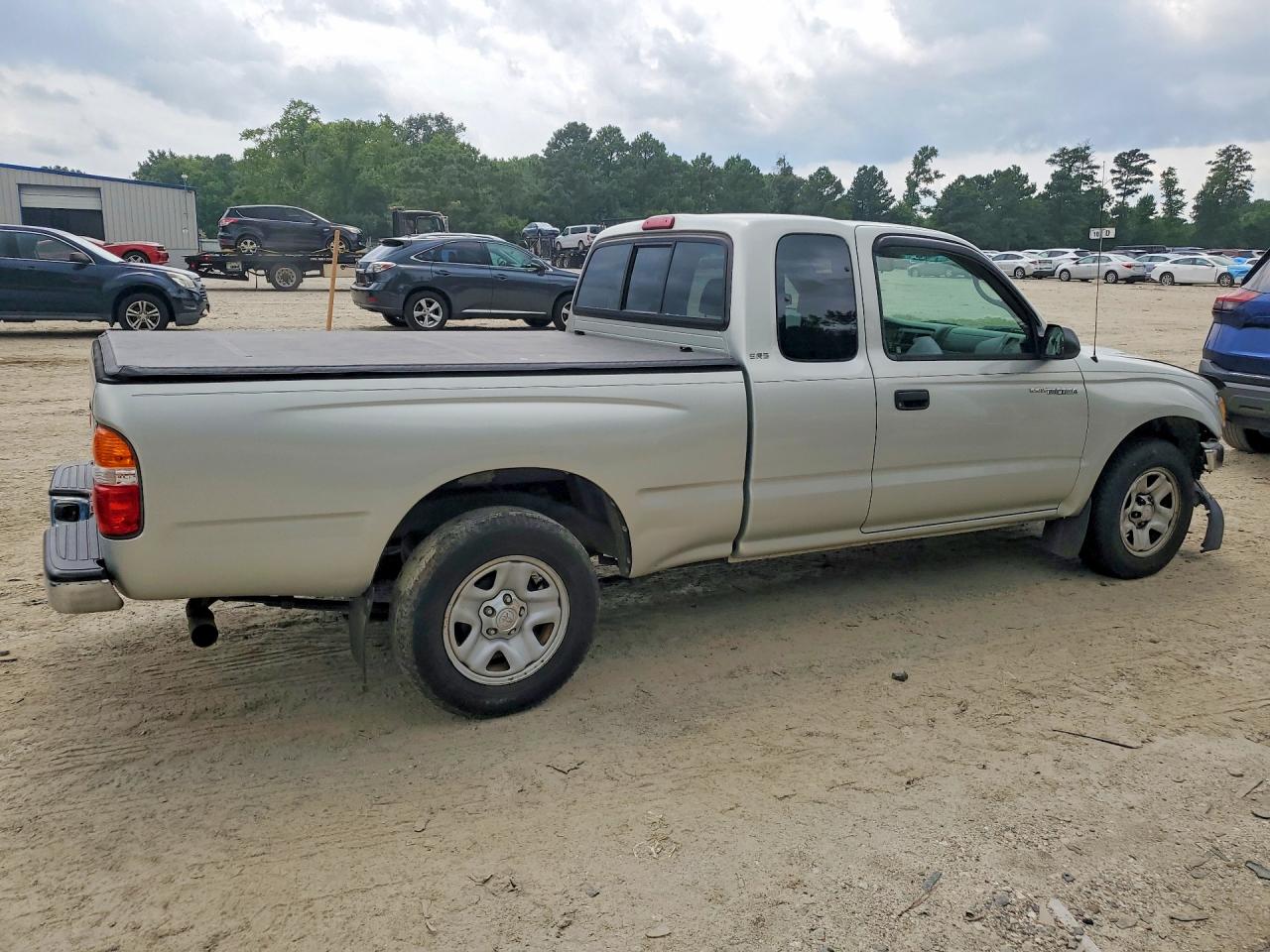 2004 Toyota Tacoma Base Silver vin: 5TEVL52N64Z435520