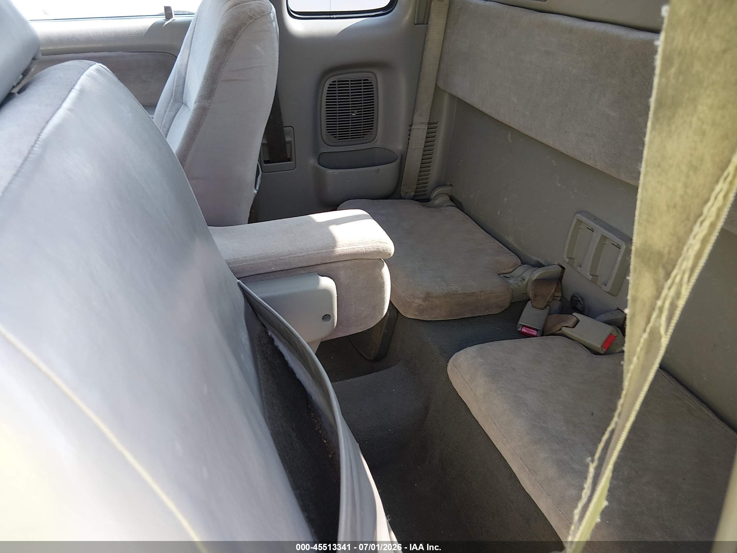 2001 Toyota Tacoma   Red vin: 5TEVL52N71Z864760