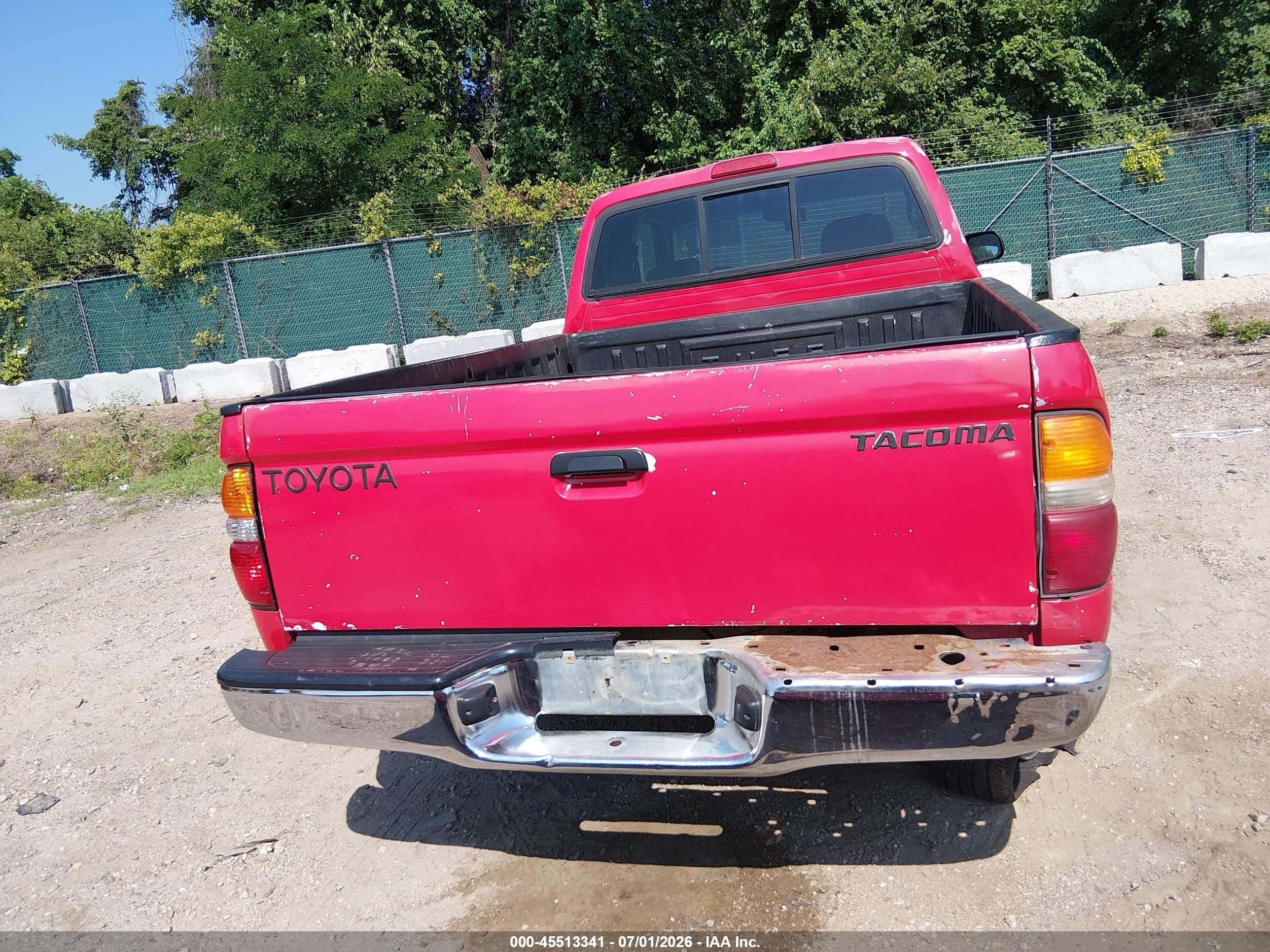 2001 Toyota Tacoma   Red vin: 5TEVL52N71Z864760