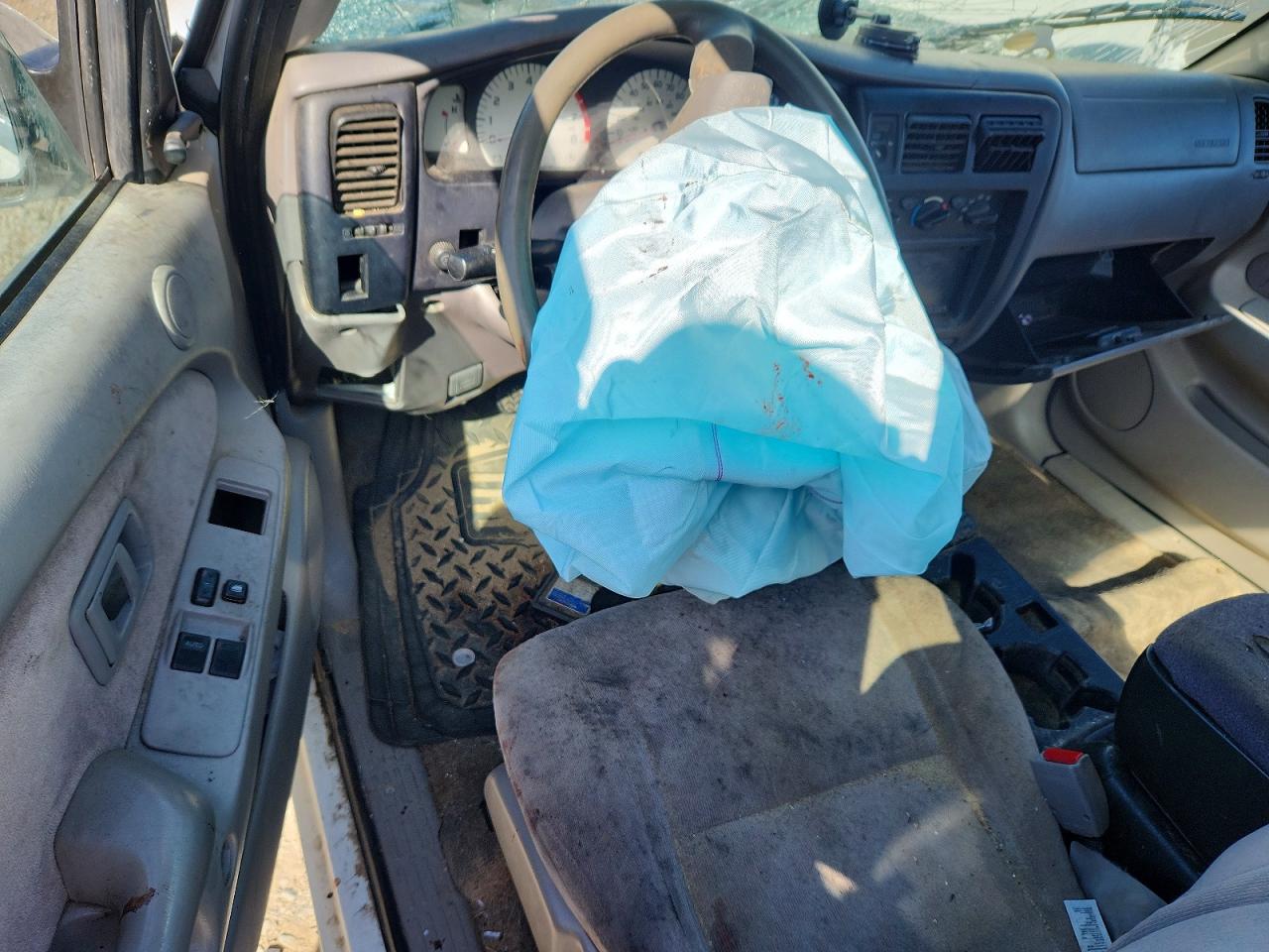 2002 Toyota Tacoma Xtracab White vin: 5TEVL52N72Z035849