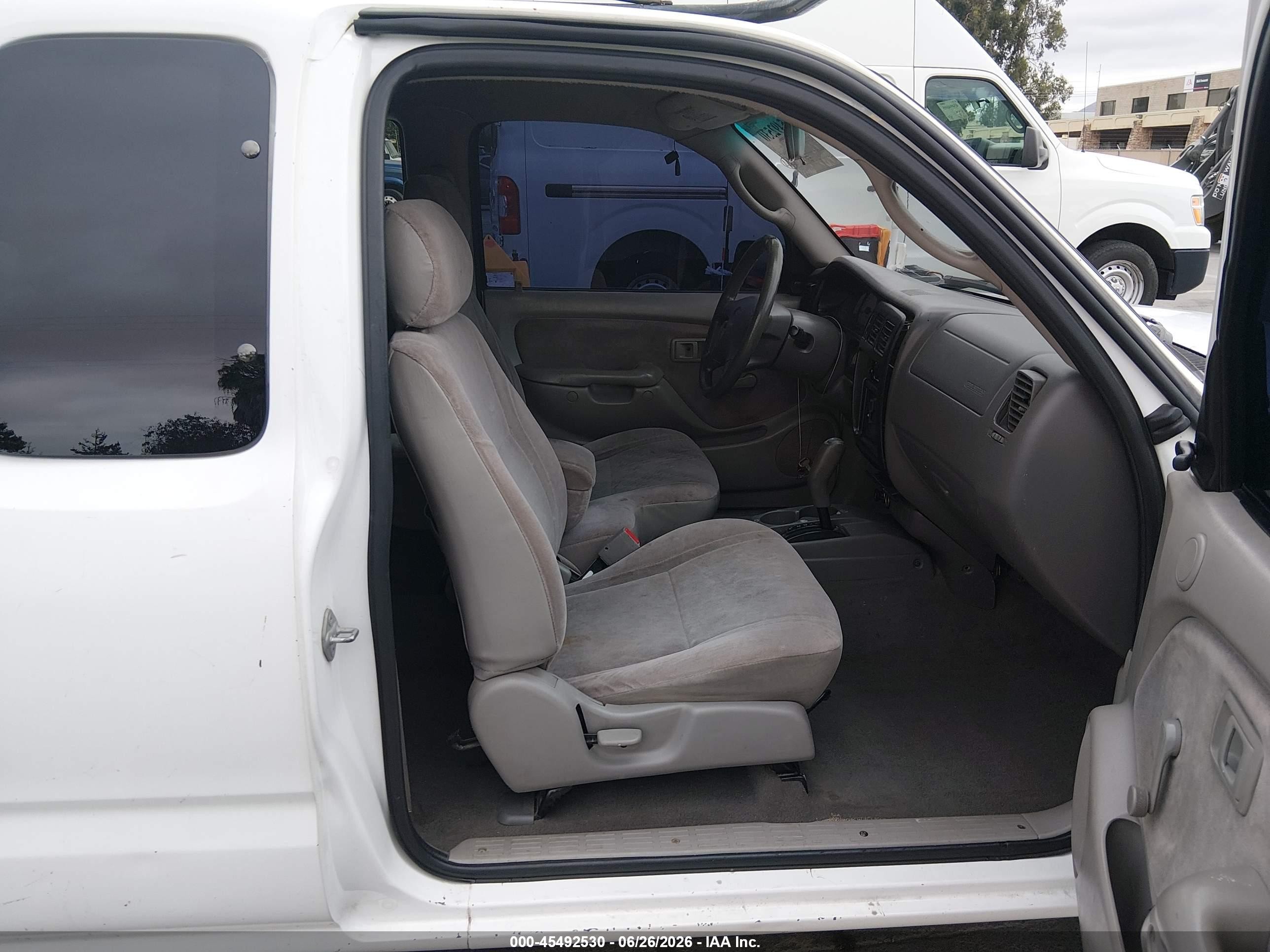 2002 Toyota Tacoma   Белый vin: 5TEVL52N72Z133957