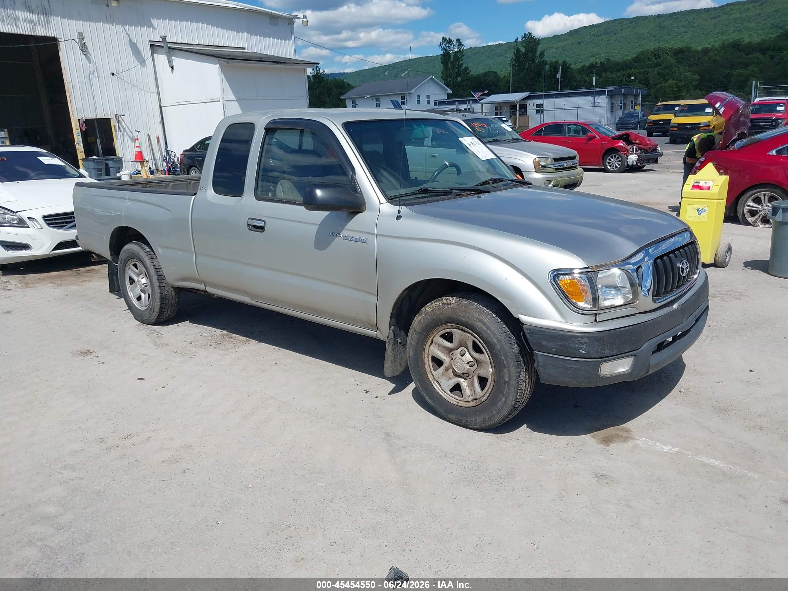 2003 Toyota Tacoma   Silver vin: 5TEVL52N73Z234434