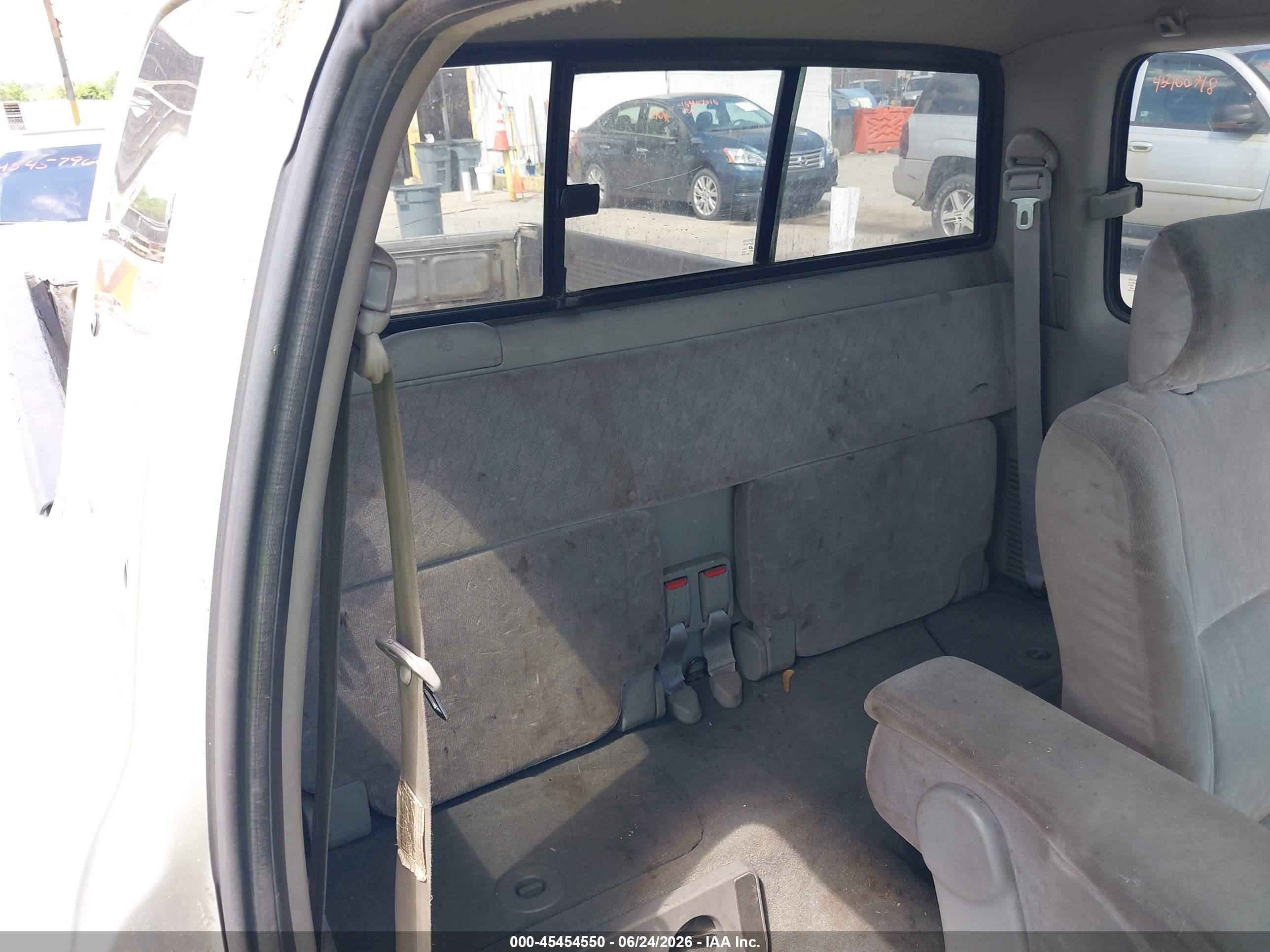 2003 Toyota Tacoma   Silver vin: 5TEVL52N73Z234434