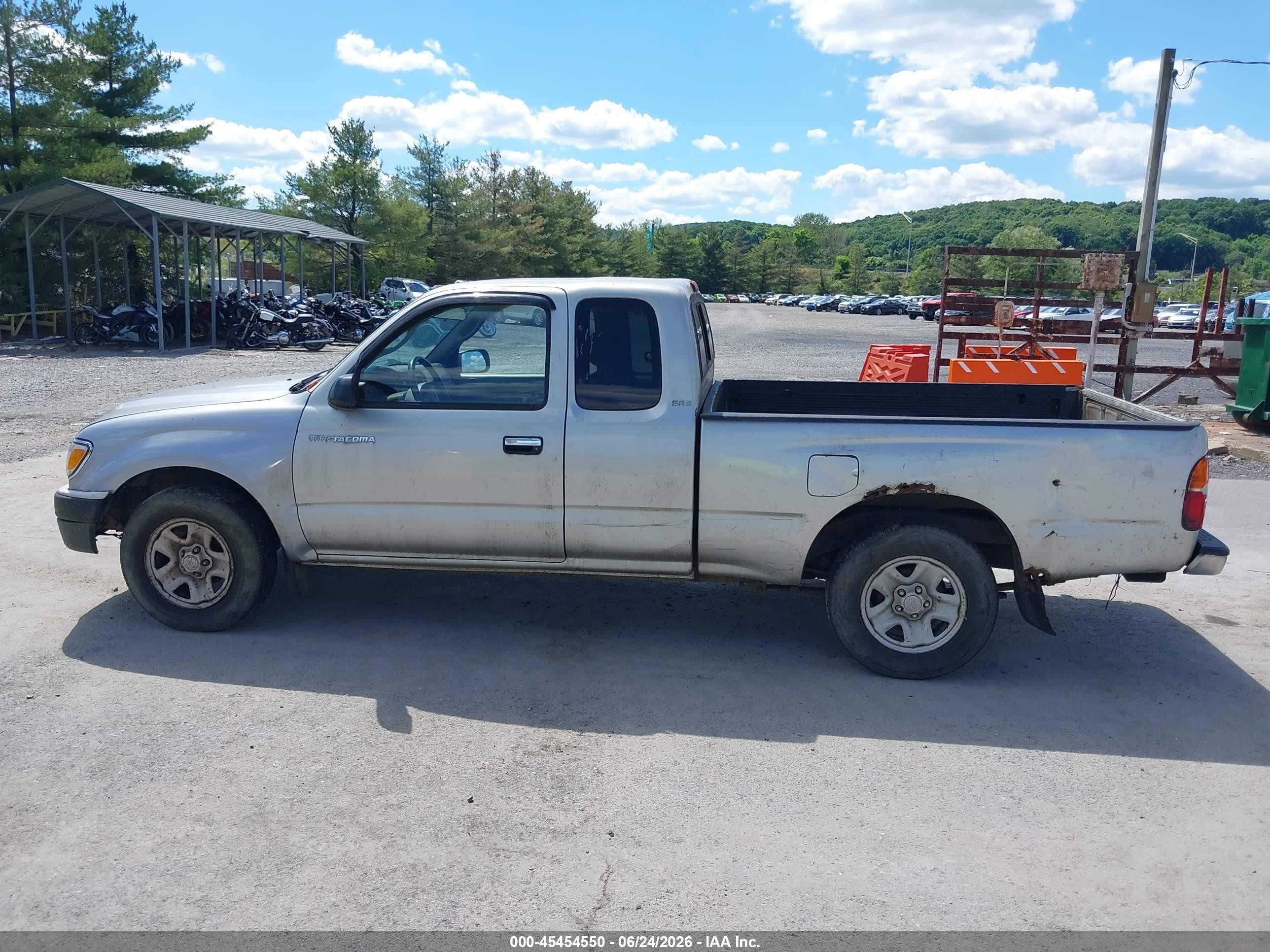 2003 Toyota Tacoma   Silver vin: 5TEVL52N73Z234434
