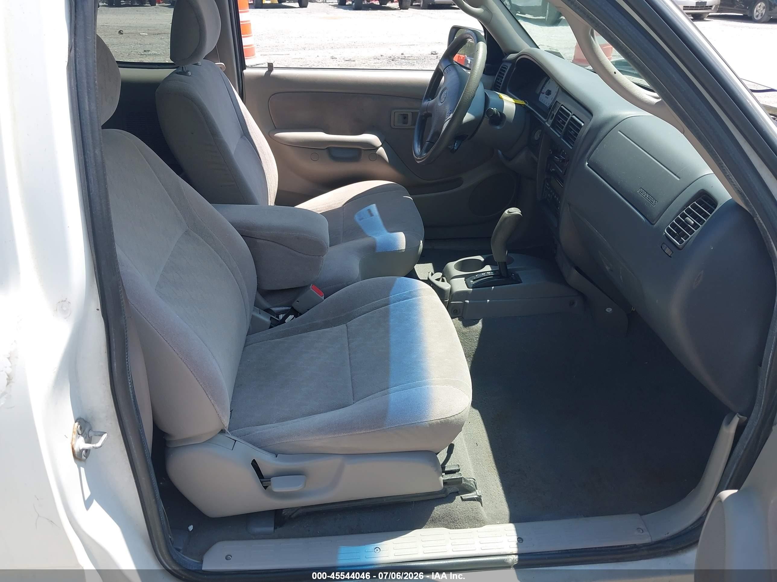 2003 Toyota Tacoma   White vin: 5TEVL52N73Z244946