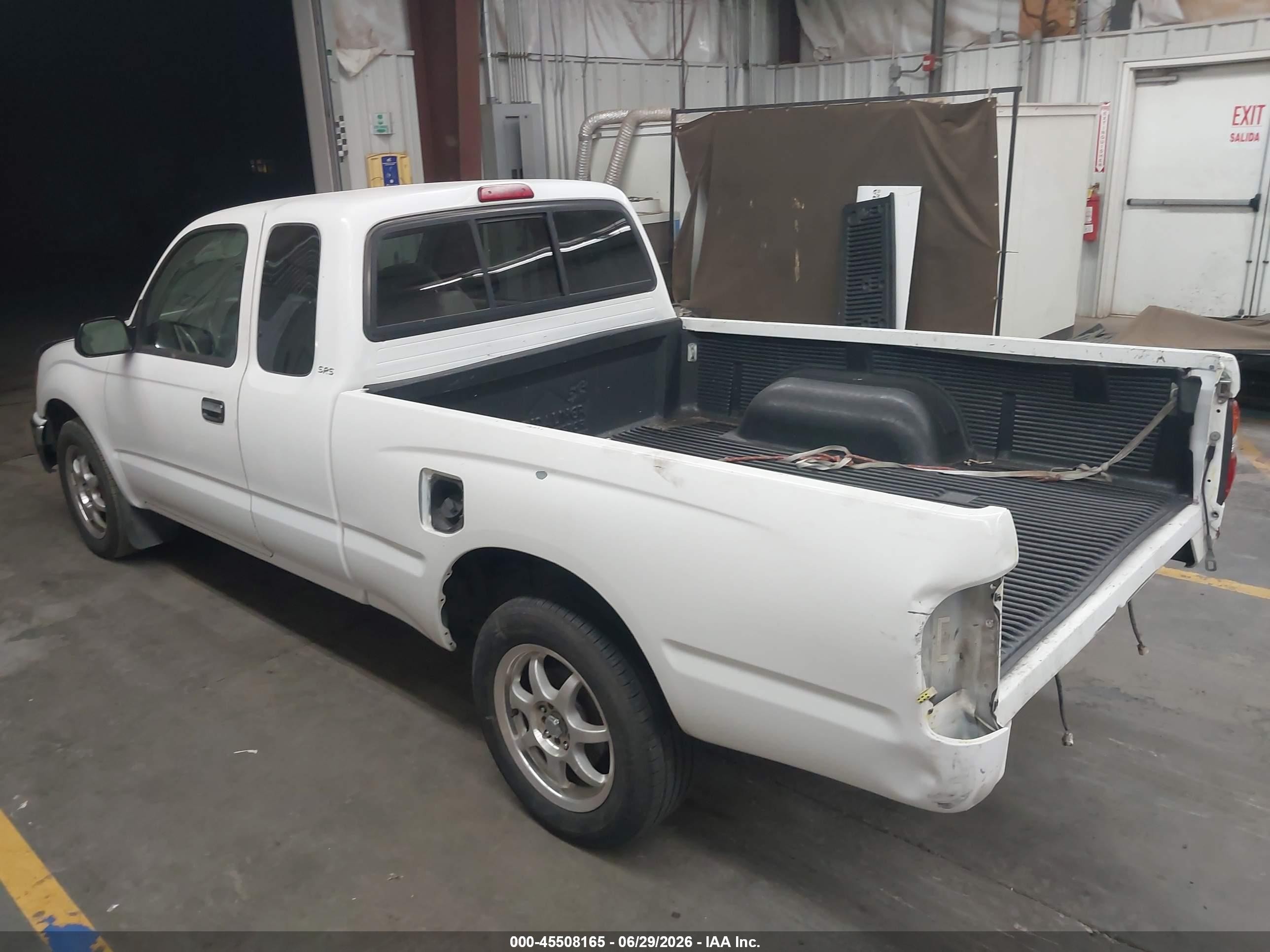 2004 Toyota Tacoma   White vin: 5TEVL52N74Z317380
