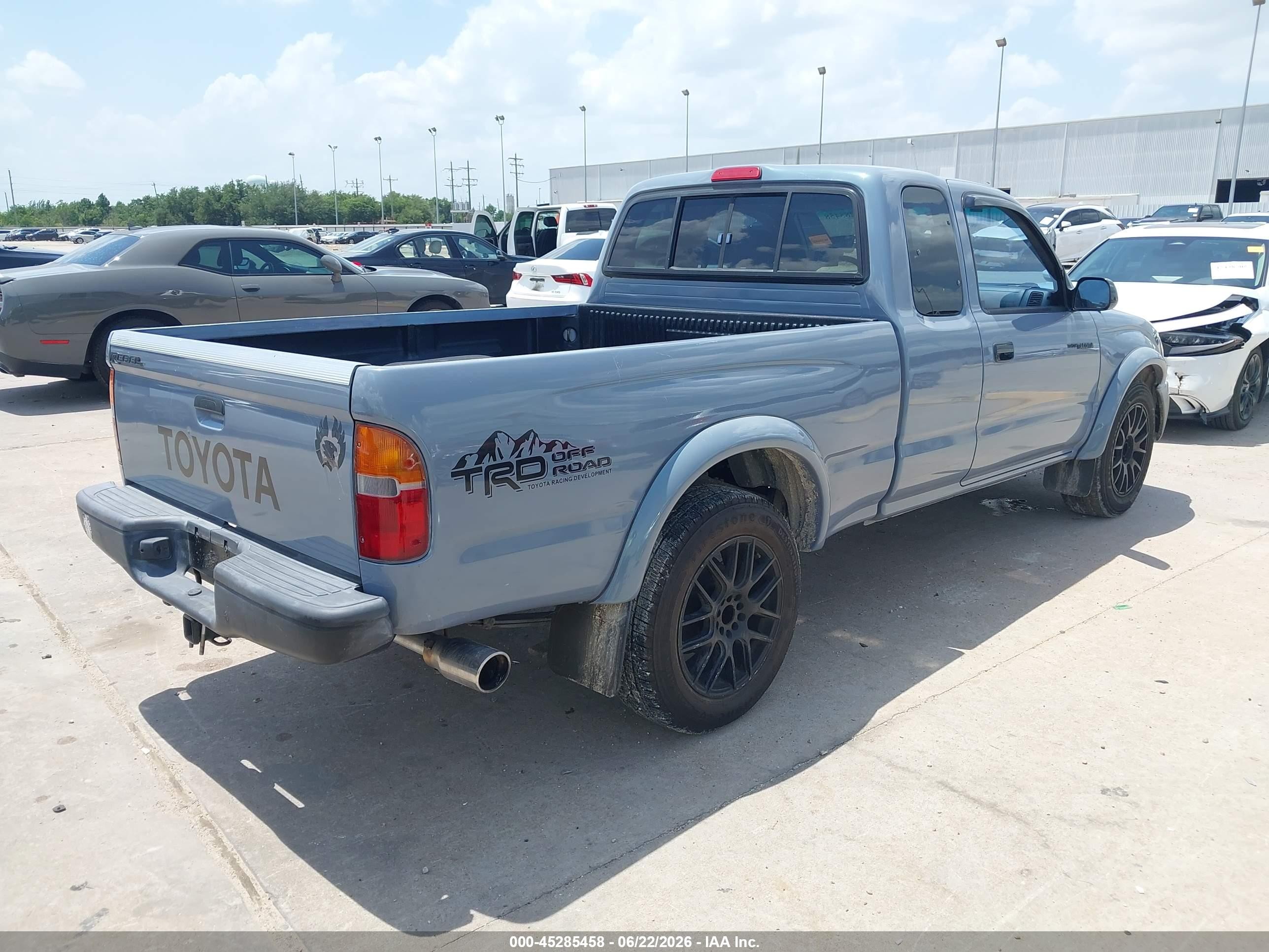 2000 Toyota Tacoma   Gray vin: 5TEVL52N7YZ696984