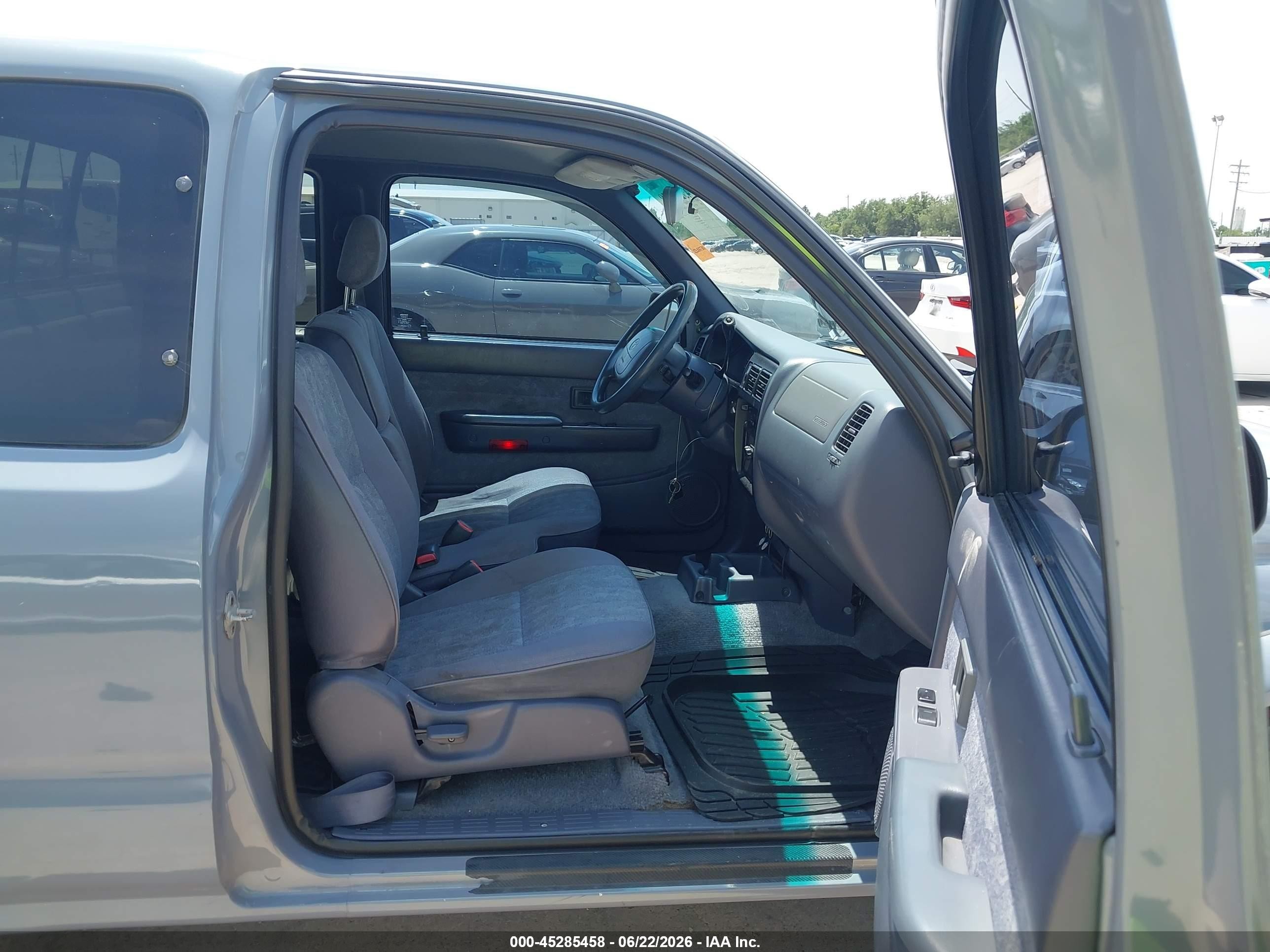 2000 Toyota Tacoma   Gray vin: 5TEVL52N7YZ696984