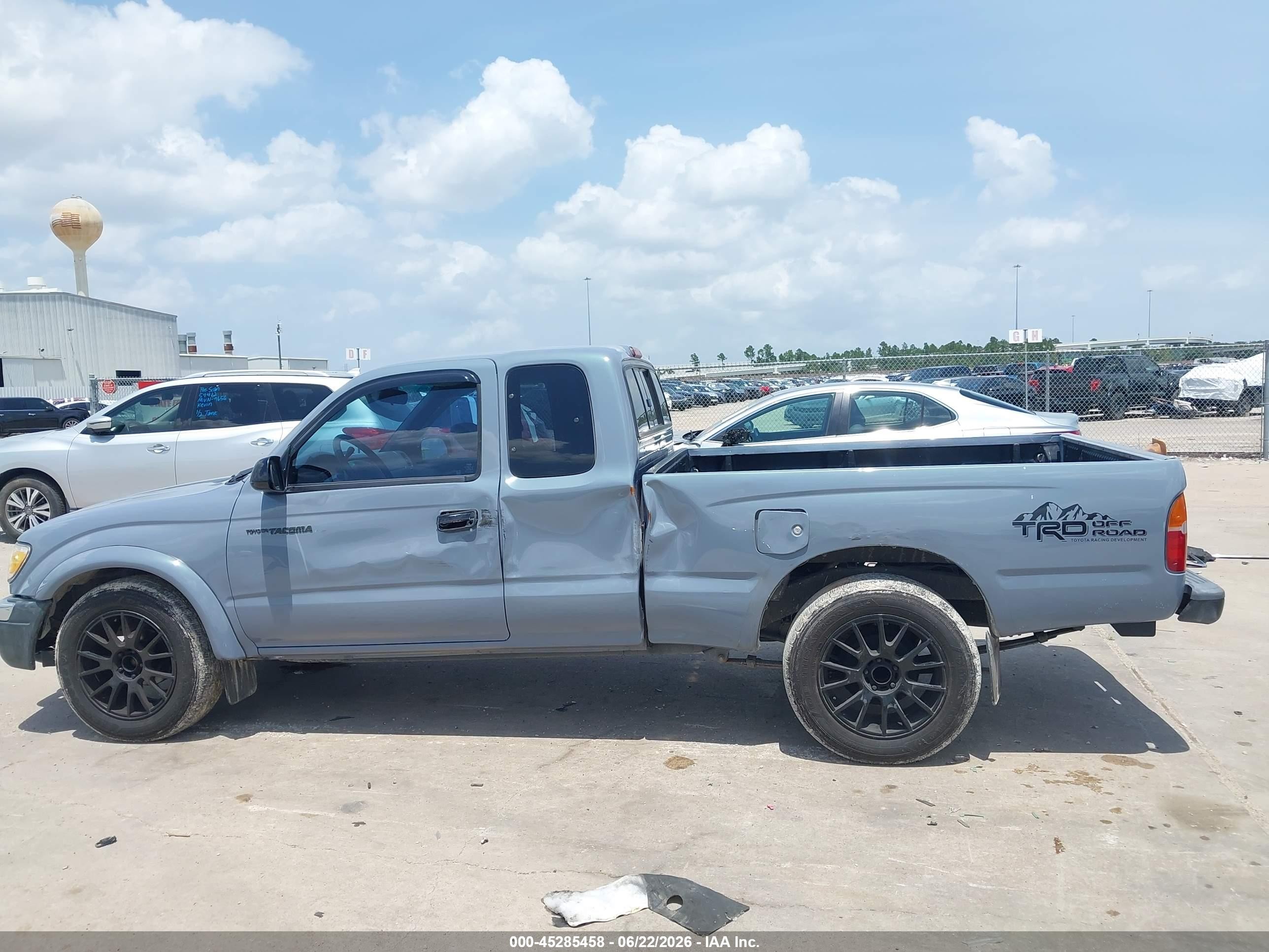 2000 Toyota Tacoma   Gray vin: 5TEVL52N7YZ696984