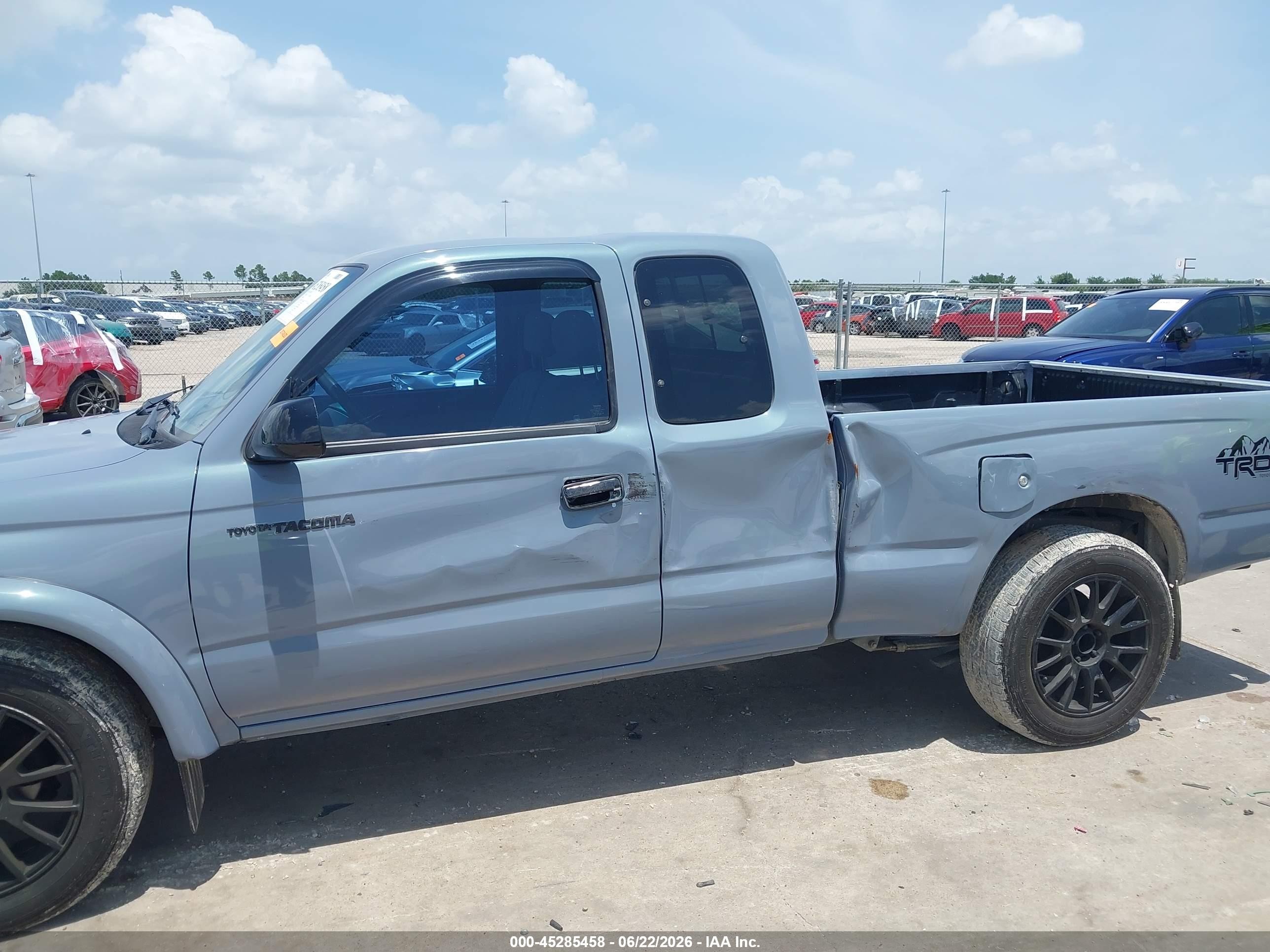 2000 Toyota Tacoma   Gray vin: 5TEVL52N7YZ696984