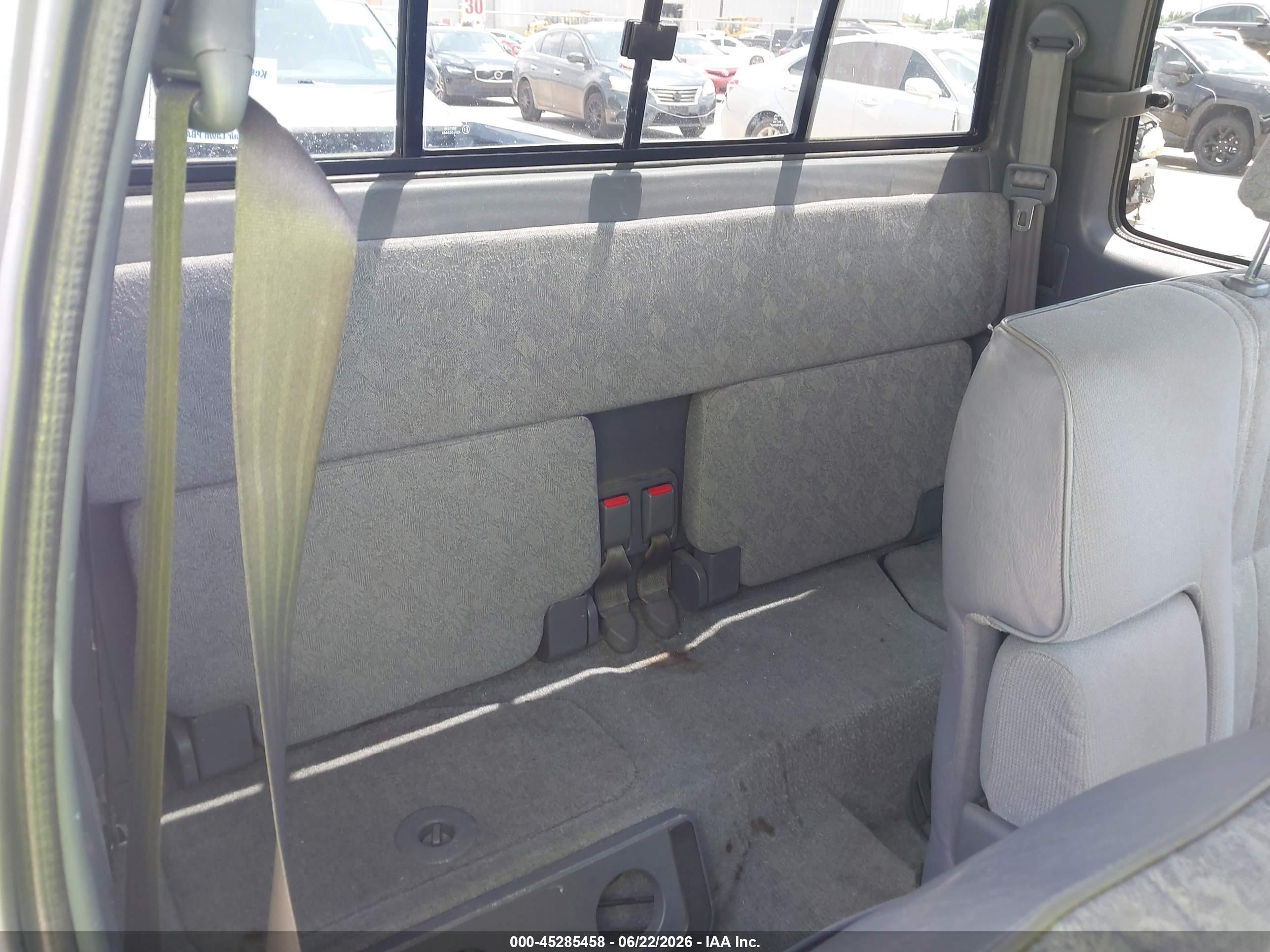 2000 Toyota Tacoma   Gray vin: 5TEVL52N7YZ696984