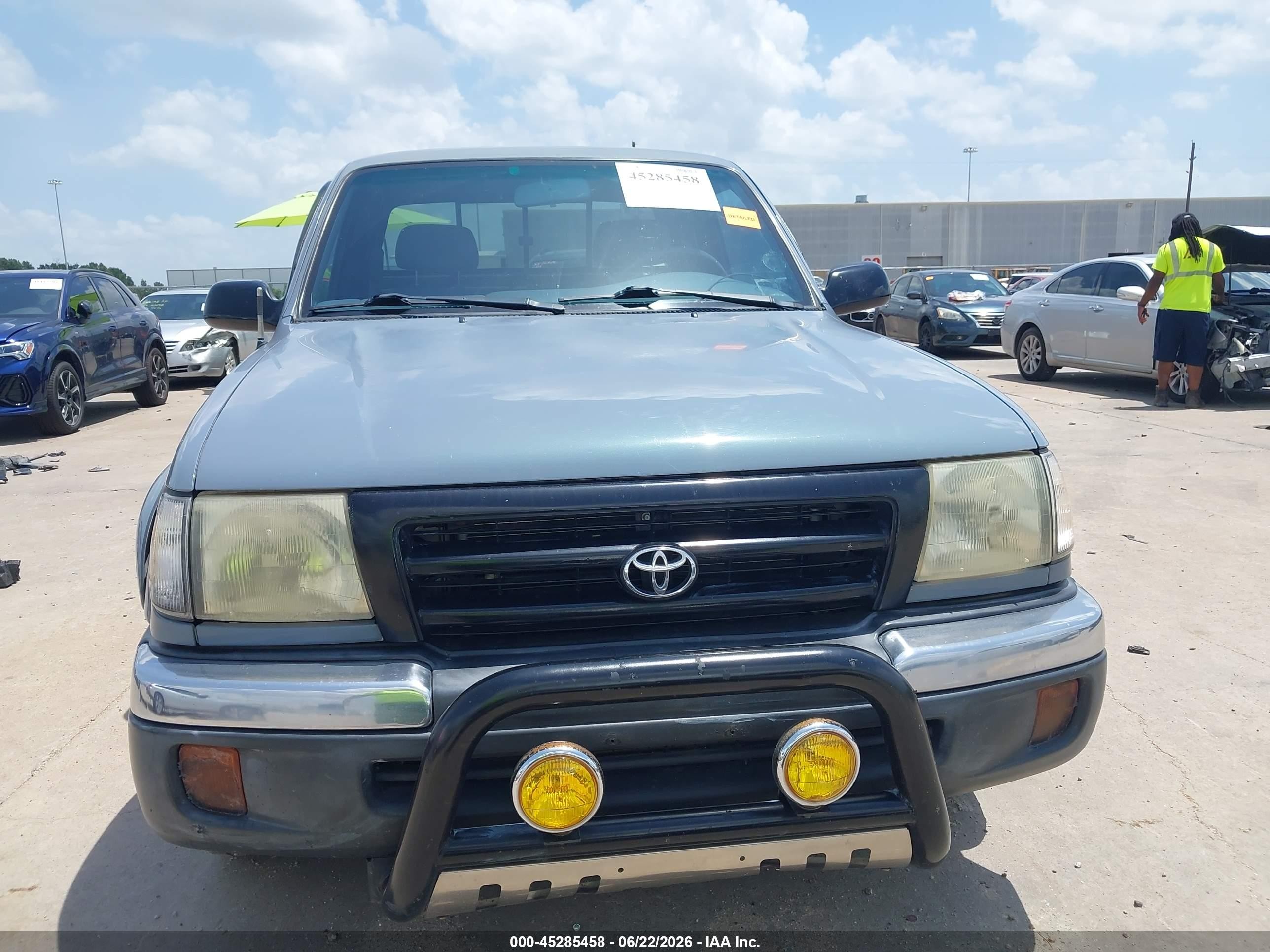 2000 Toyota Tacoma   Gray vin: 5TEVL52N7YZ696984