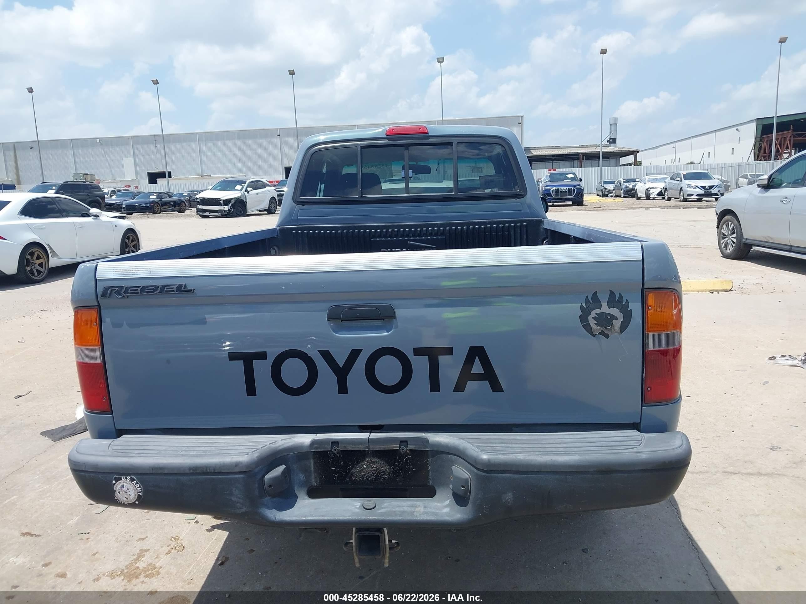 2000 Toyota Tacoma   Gray vin: 5TEVL52N7YZ696984