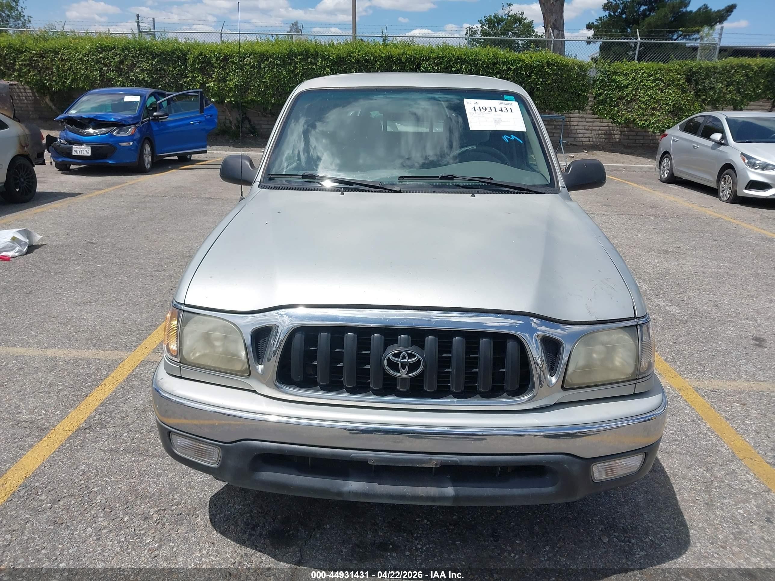 2001 Toyota Tacoma   Silver vin: 5TEVL52N81Z773643