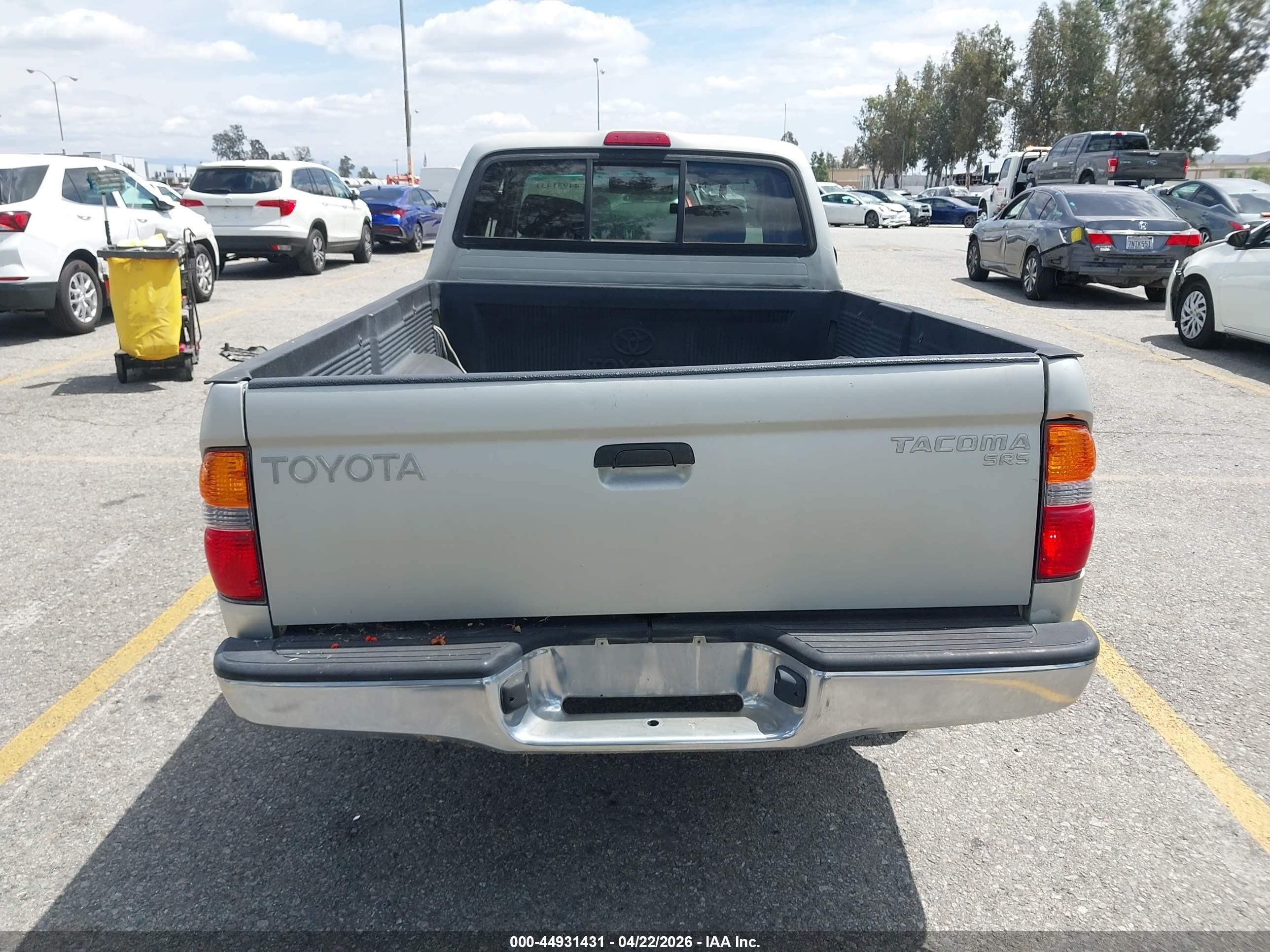 2001 Toyota Tacoma   Silver vin: 5TEVL52N81Z773643