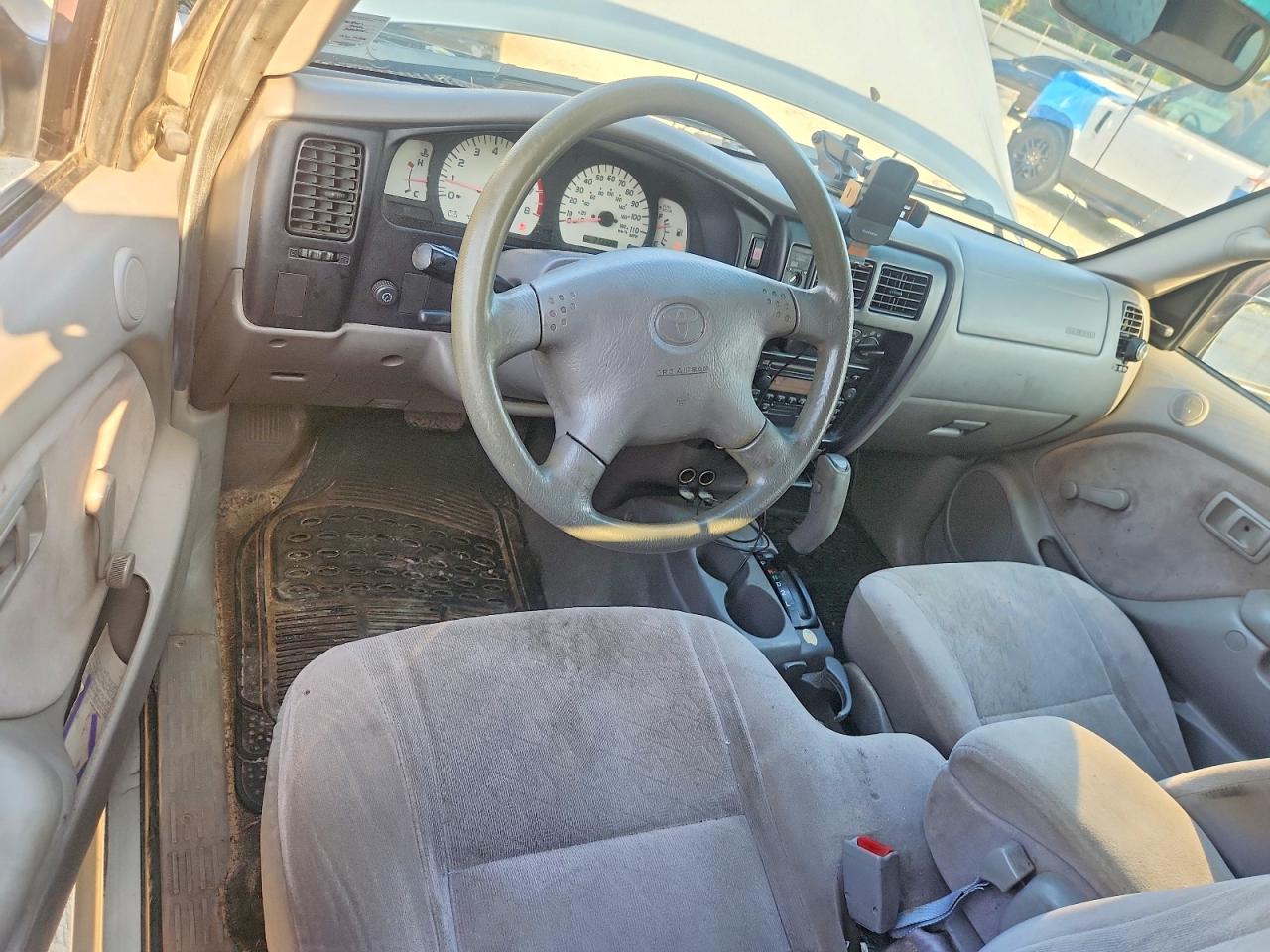2002 Toyota Tacoma Base Серебряный vin: 5TEVL52N82Z139427
