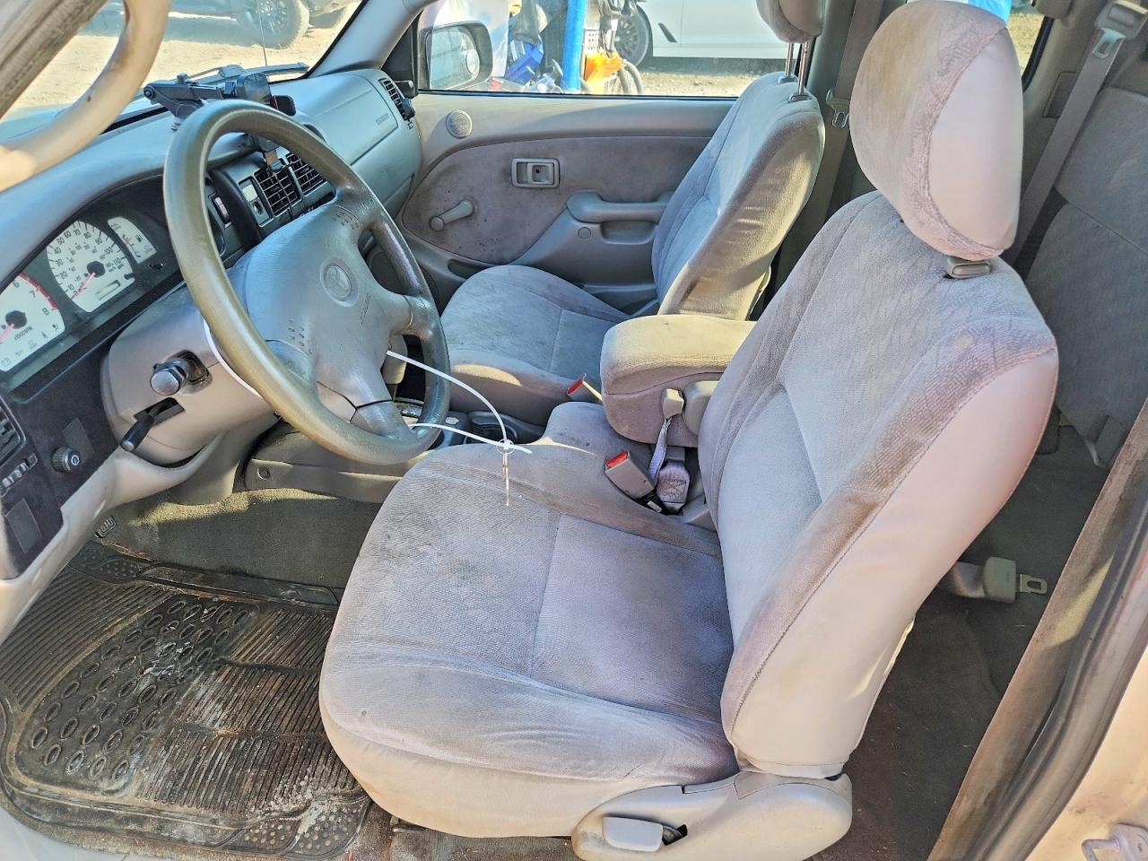 2002 Toyota Tacoma Base Серебряный vin: 5TEVL52N82Z139427