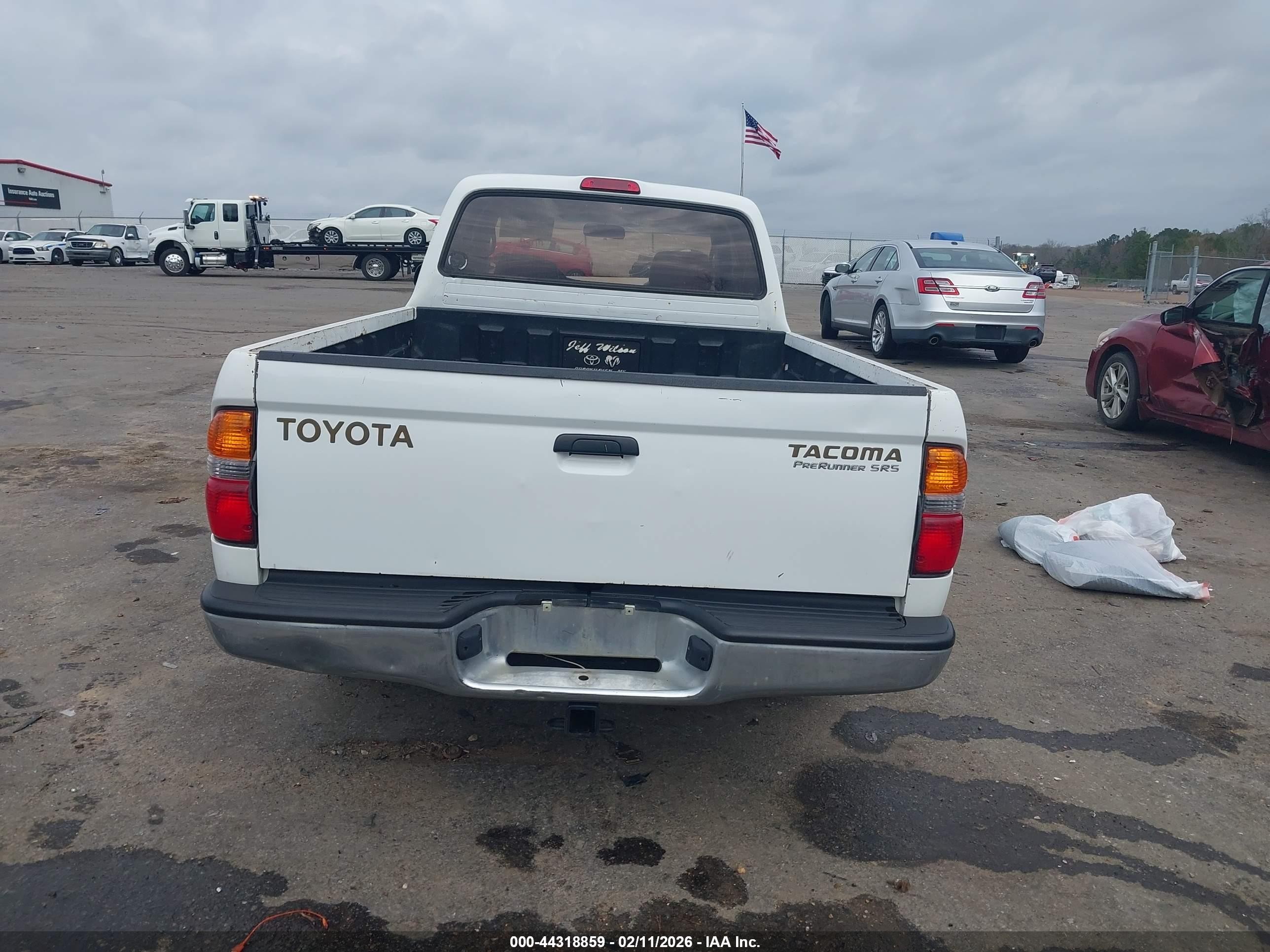 2004 Toyota Tacoma   White vin: 5TEVL52N84Z337220