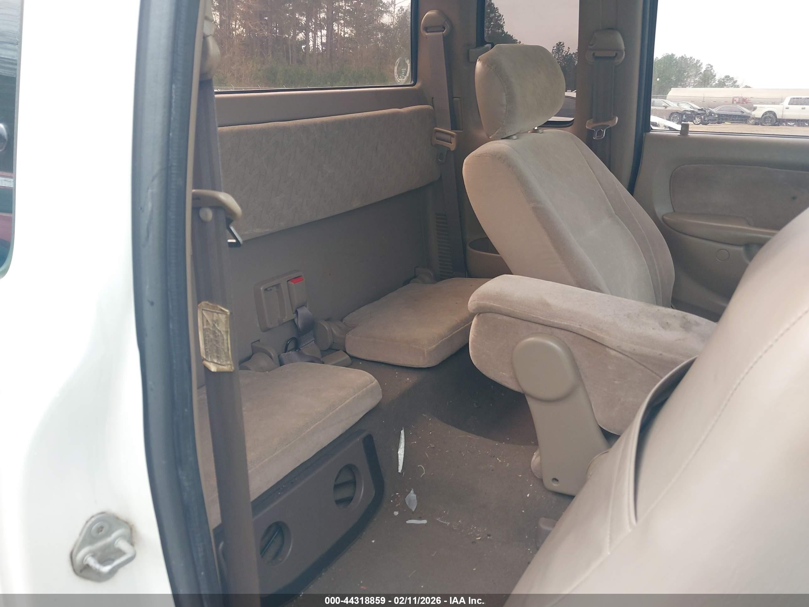 2004 Toyota Tacoma   White vin: 5TEVL52N84Z337220