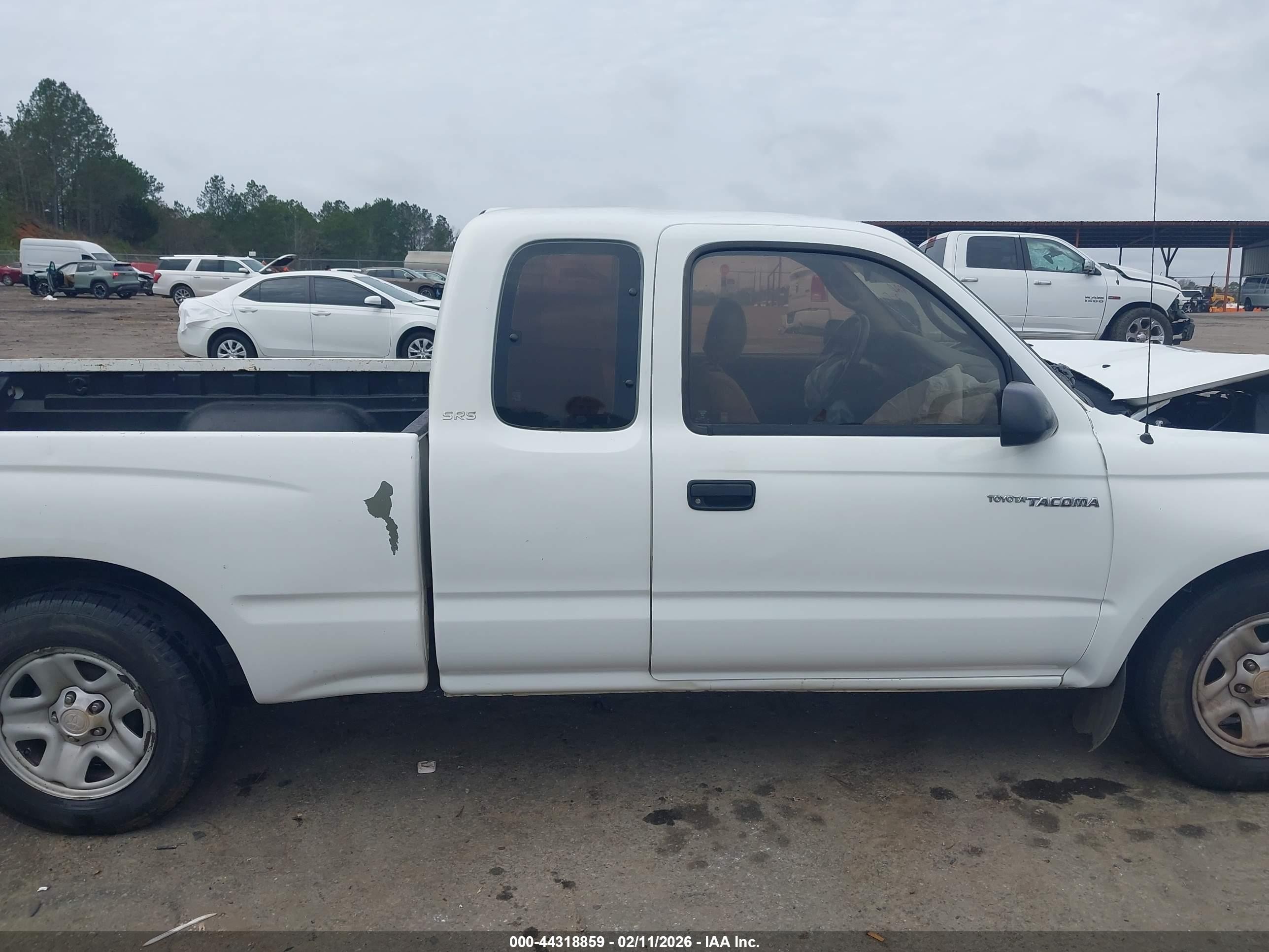 2004 Toyota Tacoma   White vin: 5TEVL52N84Z337220