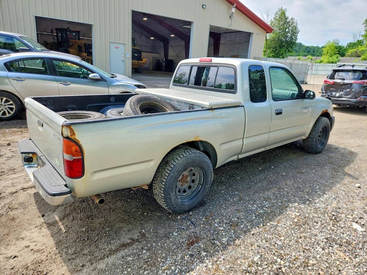 2000 Toyota Tacoma Xtracab Silver vin: 5TEVL52N8YZ704218