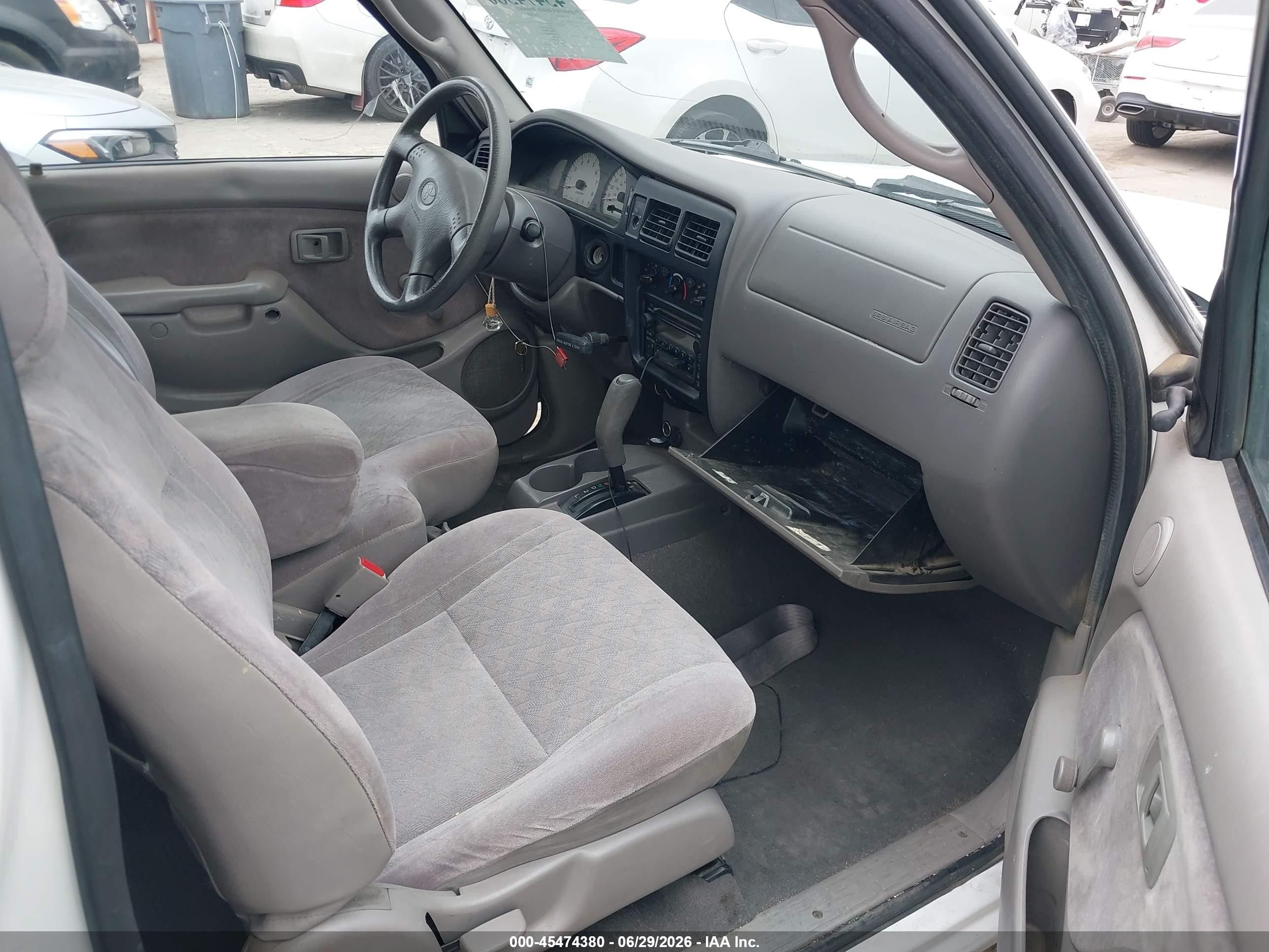 2002 Toyota Tacoma   White vin: 5TEVL52N92Z017272