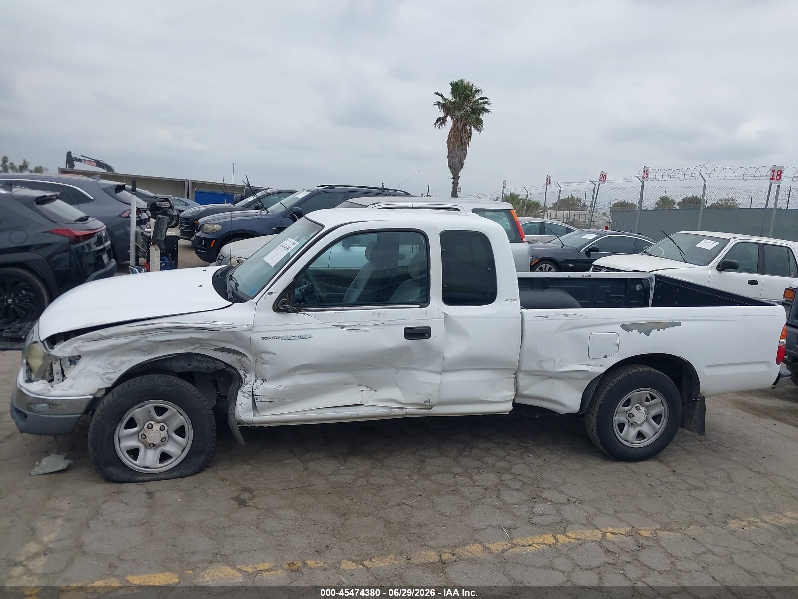 2002 Toyota Tacoma   White vin: 5TEVL52N92Z017272
