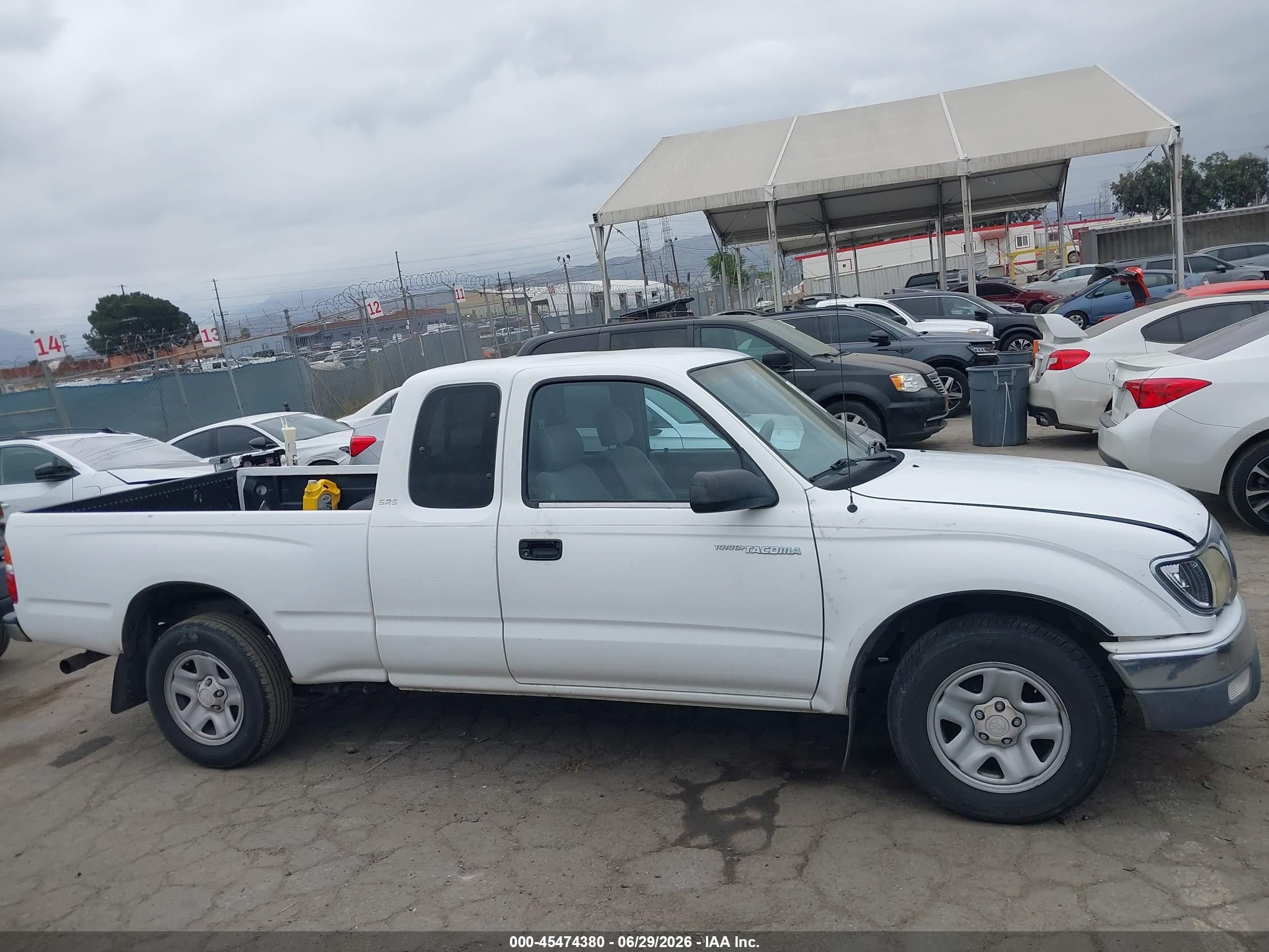 2002 Toyota Tacoma   White vin: 5TEVL52N92Z017272