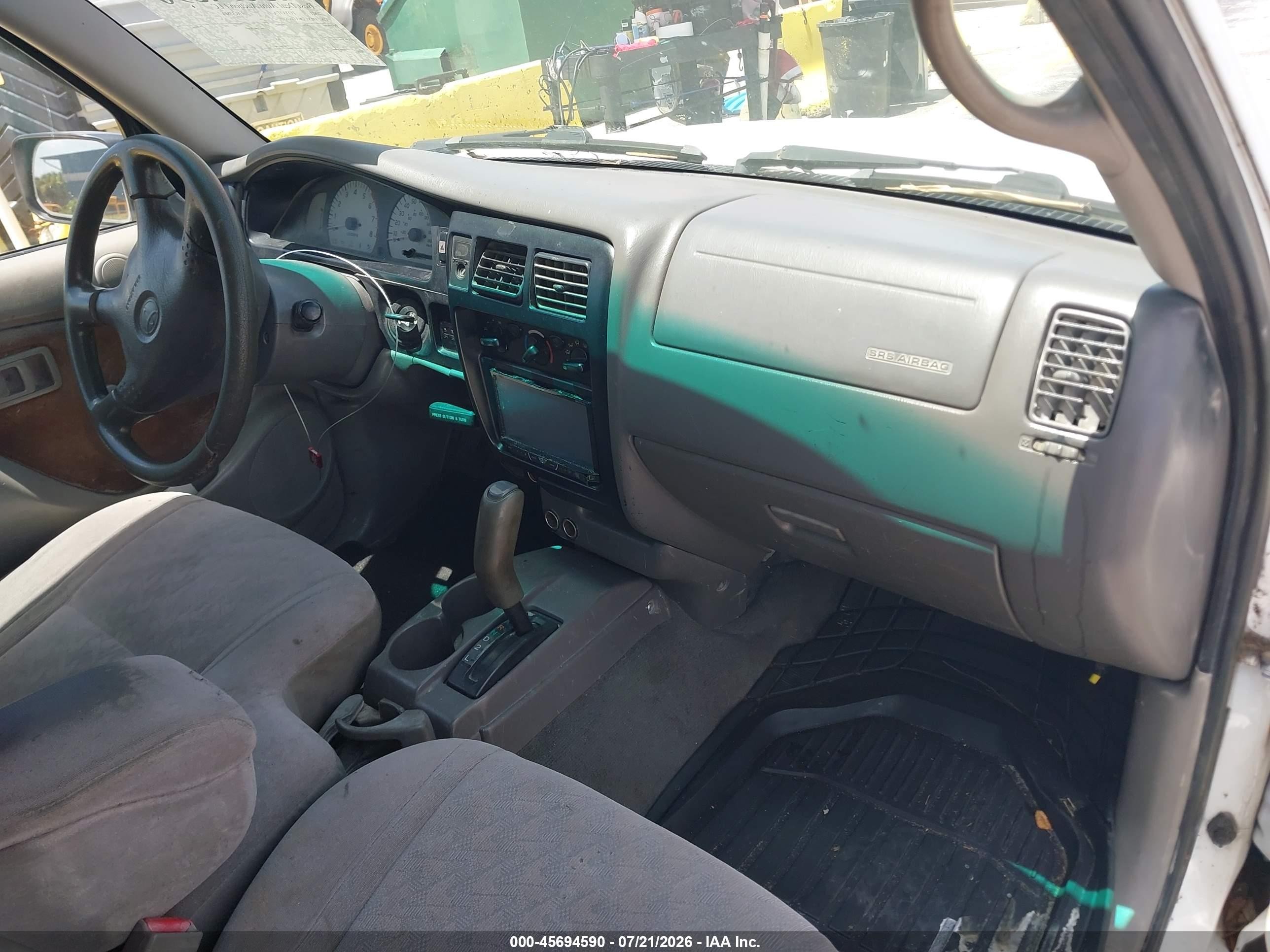 2001 Toyota Tacoma   White vin: 5TEVL52NX1Z825323