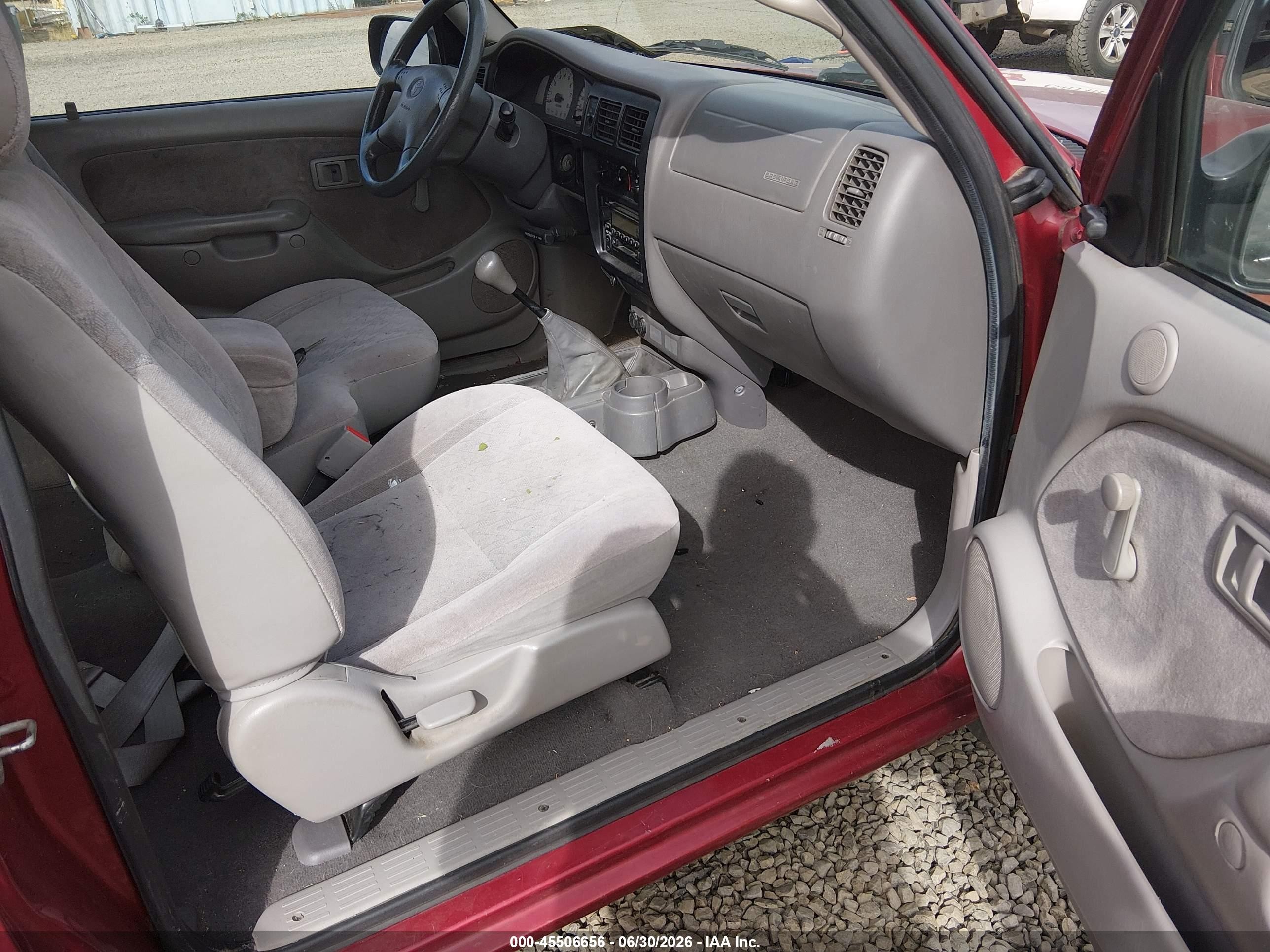 2001 Toyota Tacoma   Red vin: 5TEVL52NX1Z837326