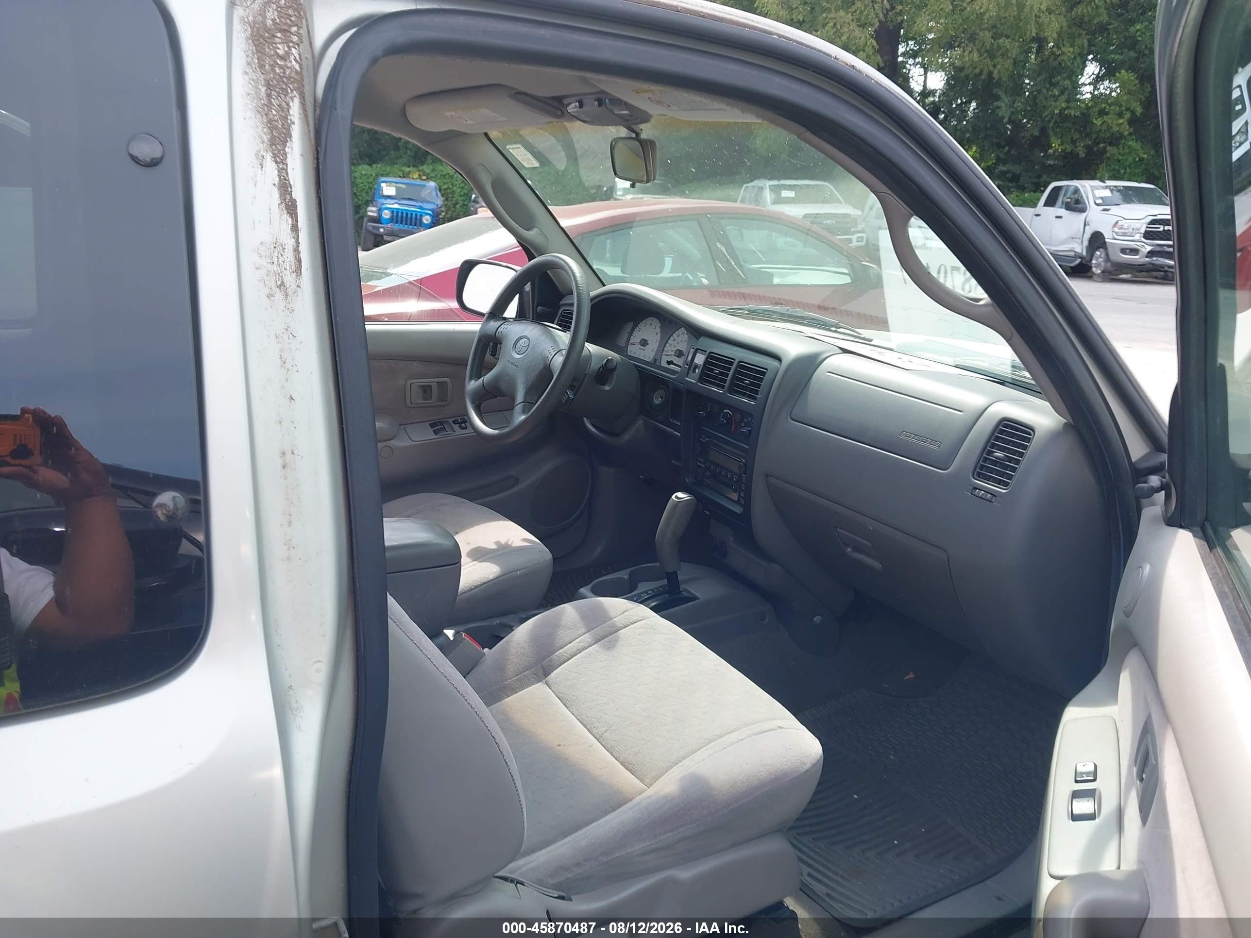 2004 Toyota Tacoma   Серебряный vin: 5TEVL52NX4Z367304