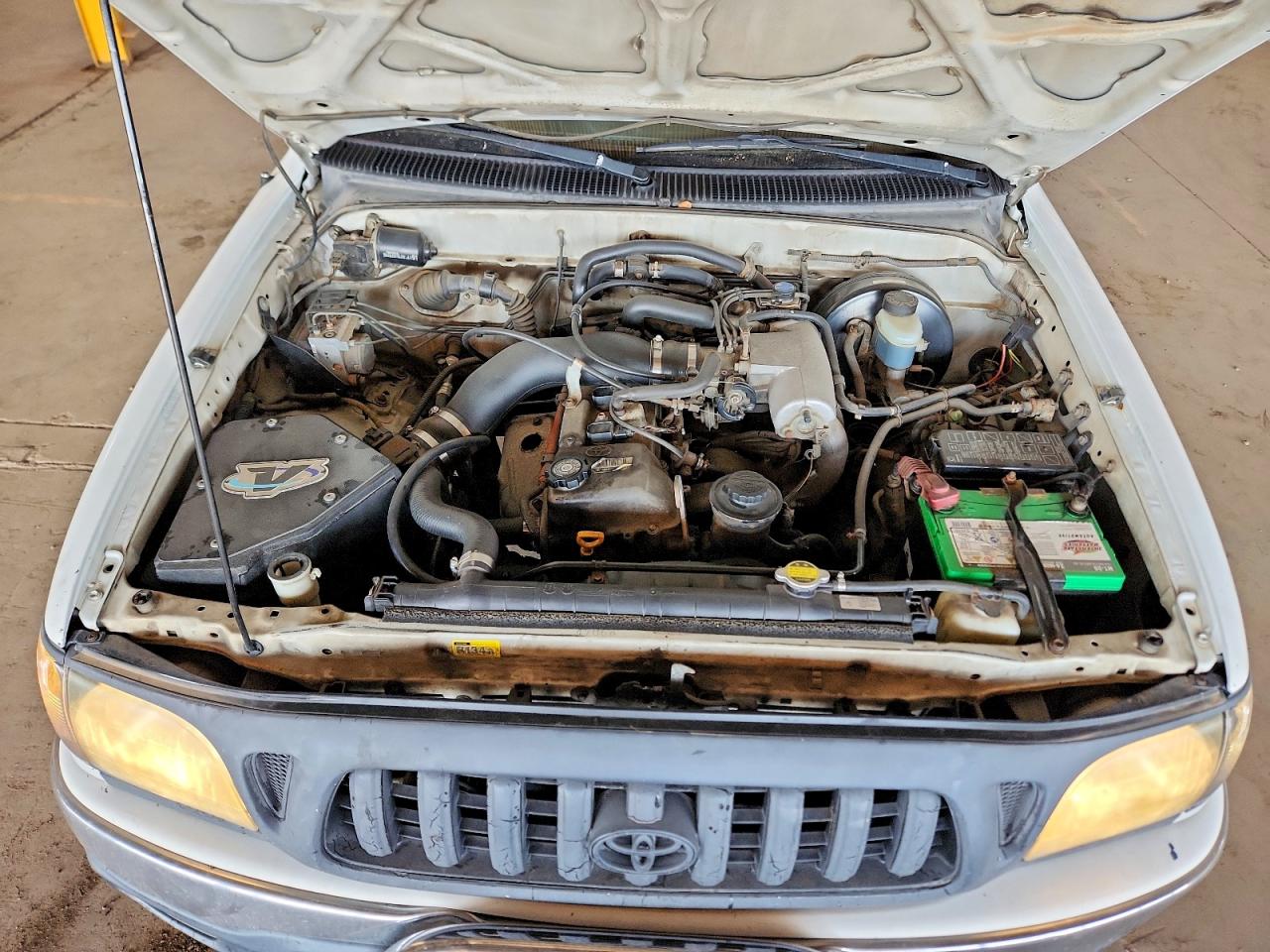 2003 Toyota Tacoma Xtracab White vin: 5TEWM72N03Z262234