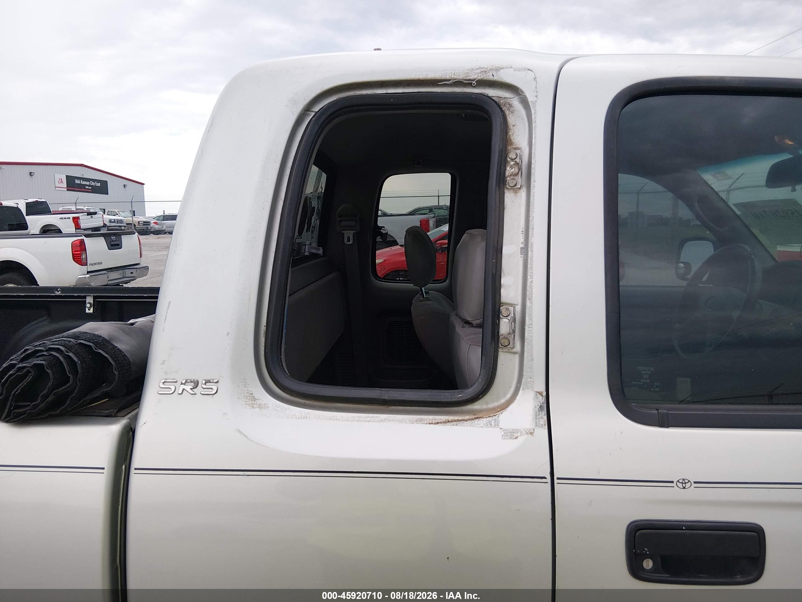 2004 Toyota Tacoma   Silver vin: 5TEWM72N14Z323351
