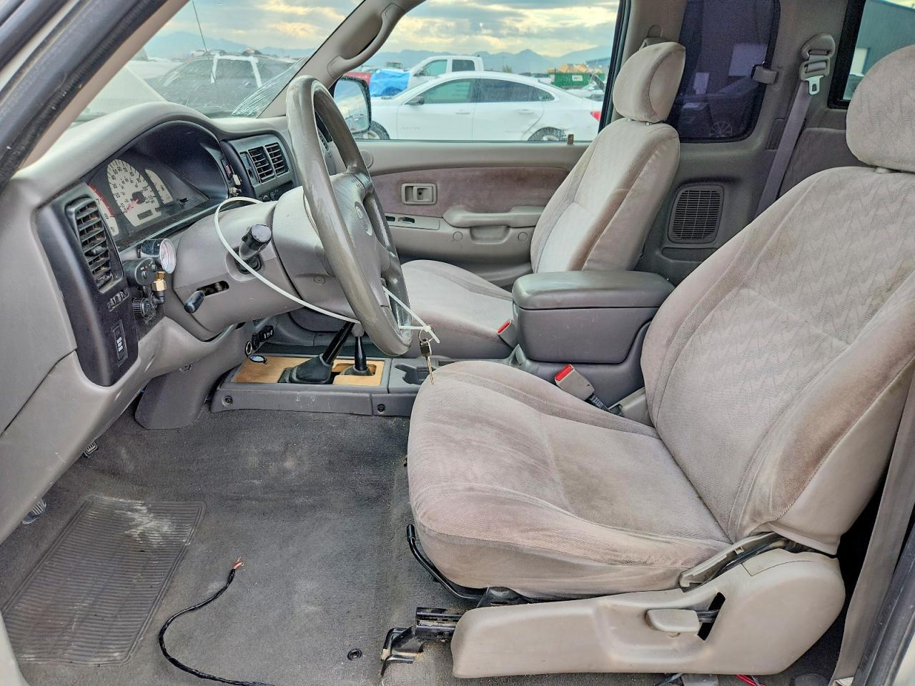 2001 Toyota Tacoma Base Tan vin: 5TEWM72N31Z814967