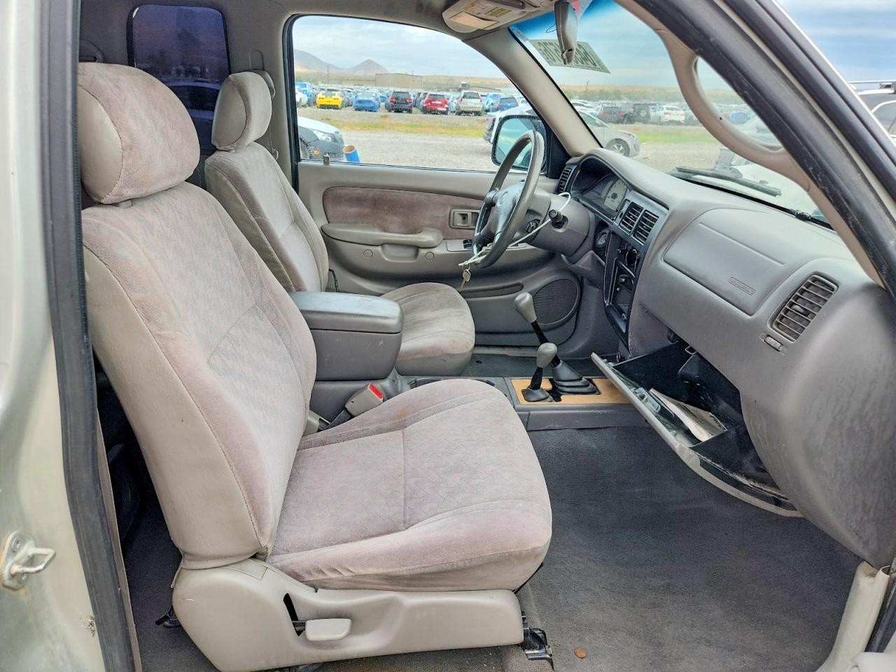 2001 Toyota Tacoma Base Tan vin: 5TEWM72N31Z814967