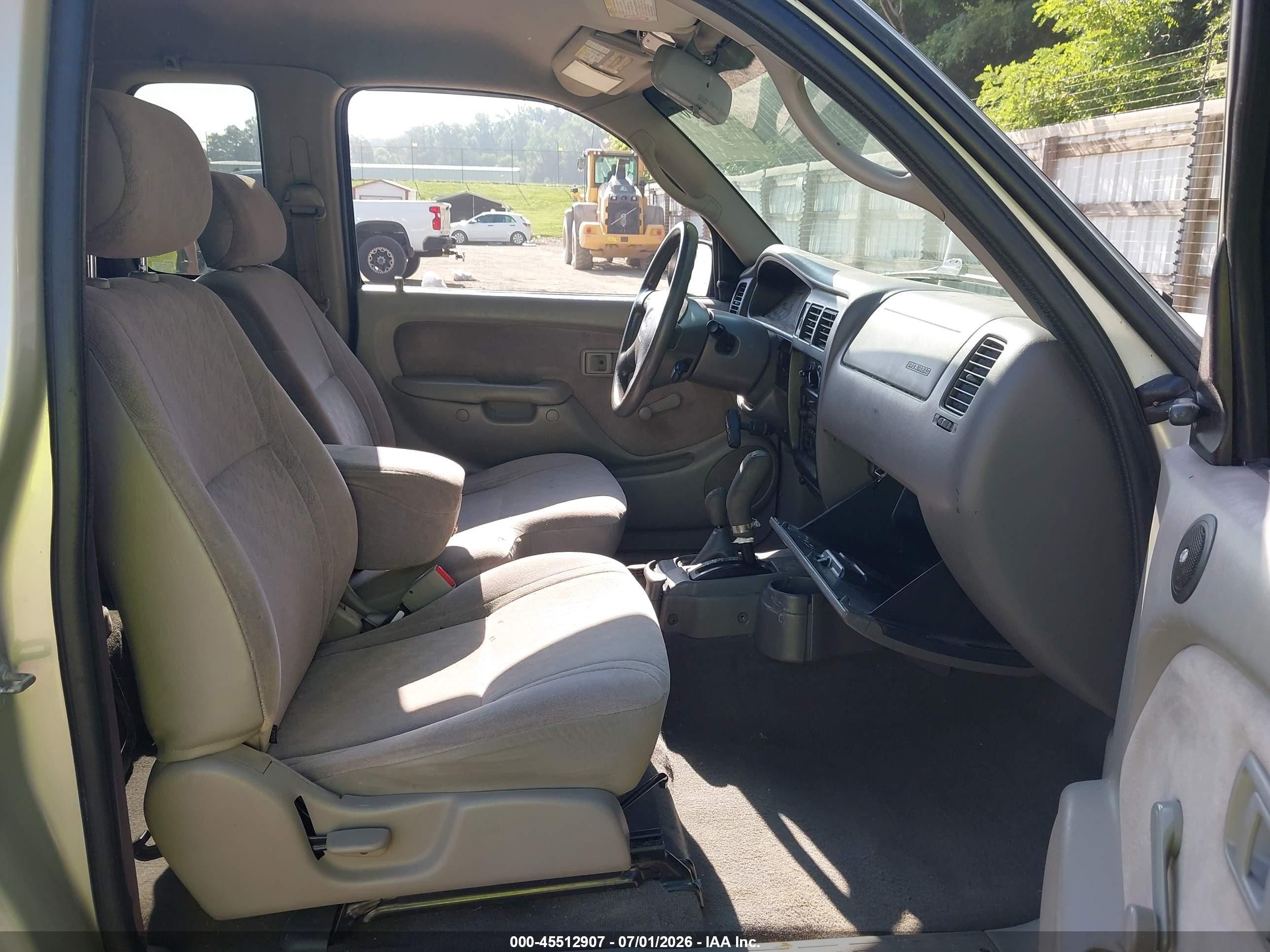 2004 Toyota Tacoma   Silver vin: 5TEWM72N34Z436606