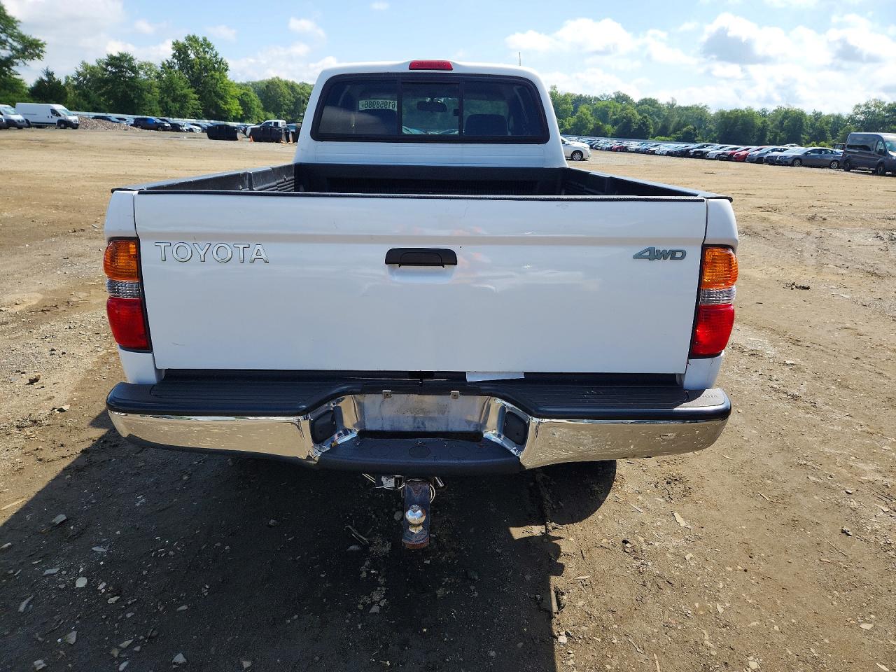 2003 Toyota Tacoma Base White vin: 5TEWM72N63Z275604