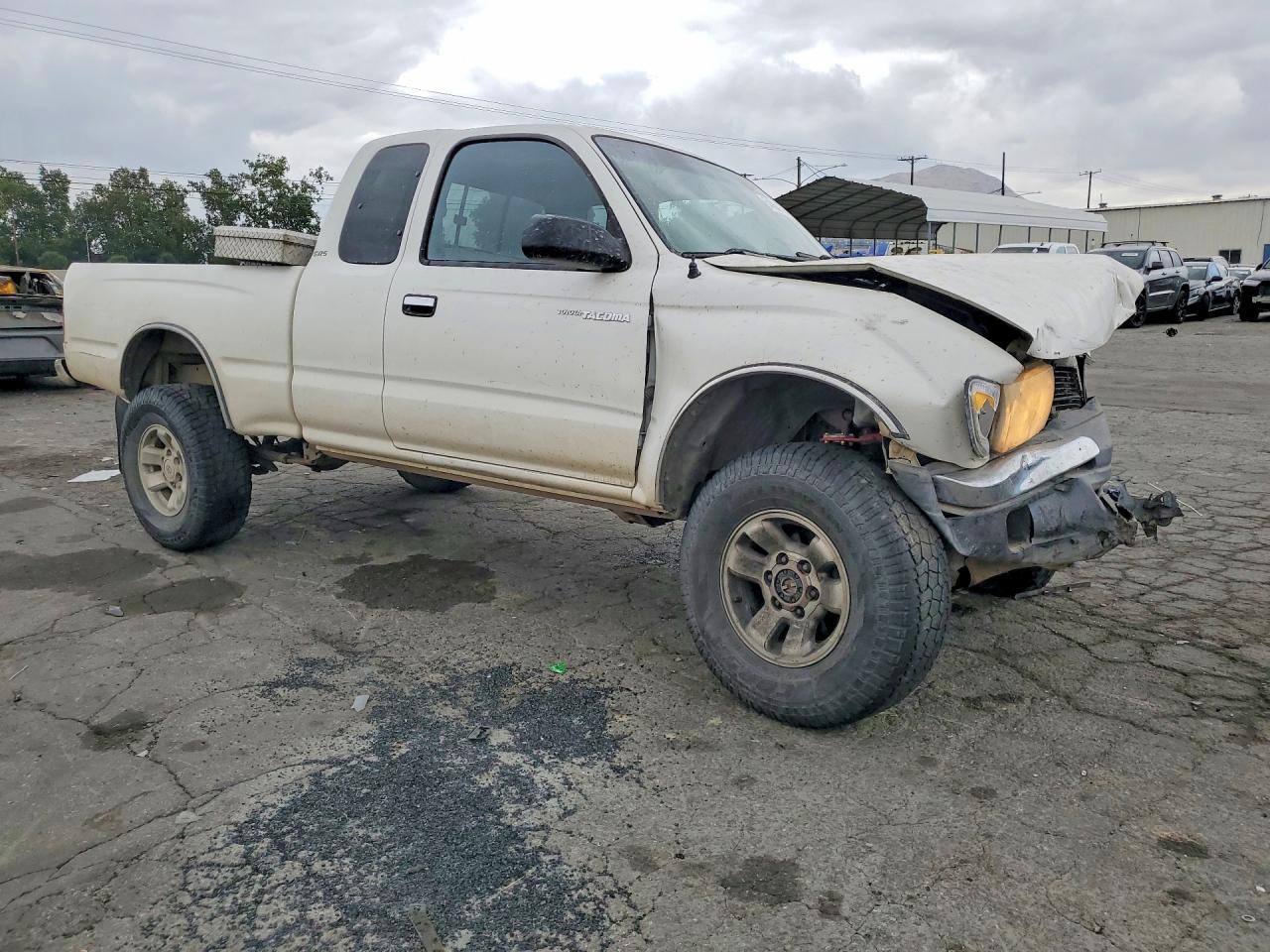 2000 Toyota Tacoma Xtracab White vin: 5TEWM72N7YZ698683