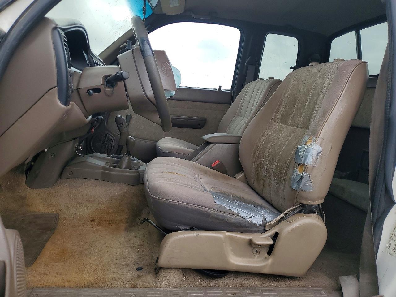 2000 Toyota Tacoma Xtracab White vin: 5TEWM72N7YZ698683