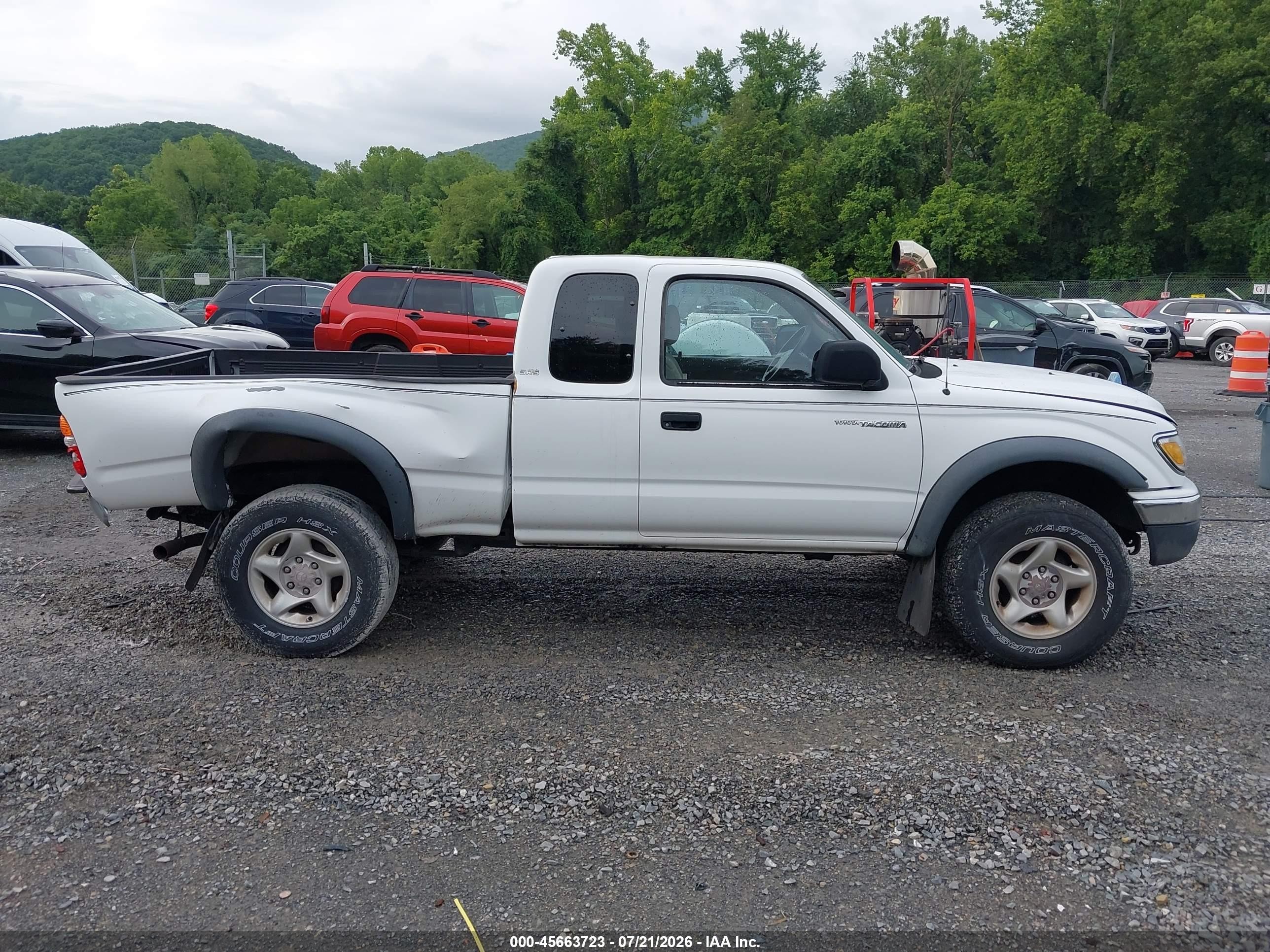 2001 Toyota Tacoma   White vin: 5TEWM72NX1Z772202