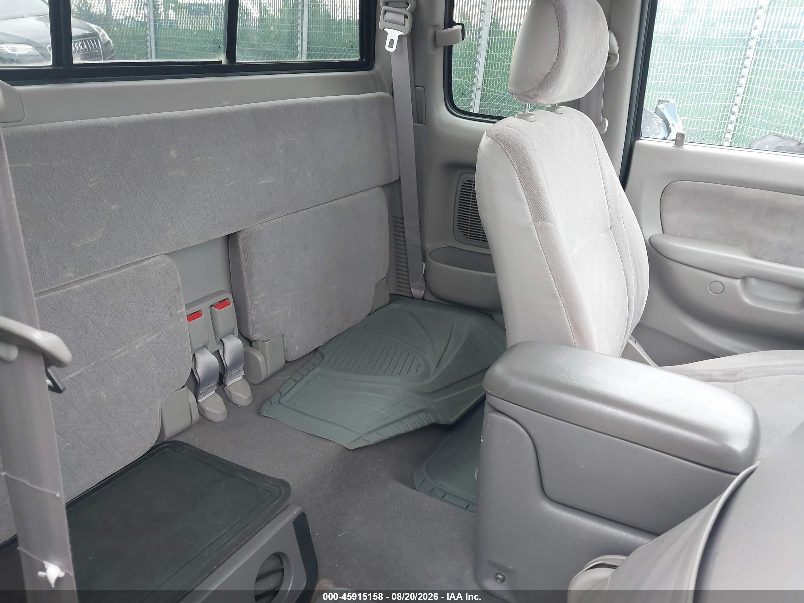 2002 Toyota Tacoma   Серебряный vin: 5TEWM72NX2Z111464