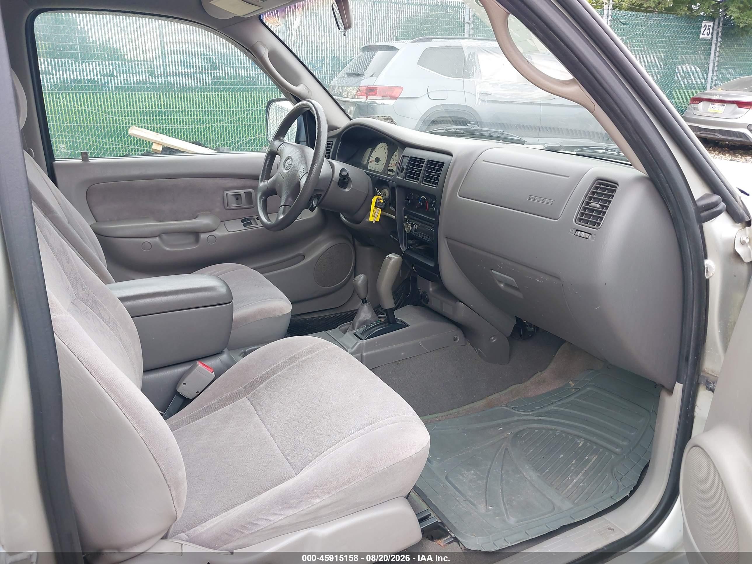 2002 Toyota Tacoma   Серебряный vin: 5TEWM72NX2Z111464