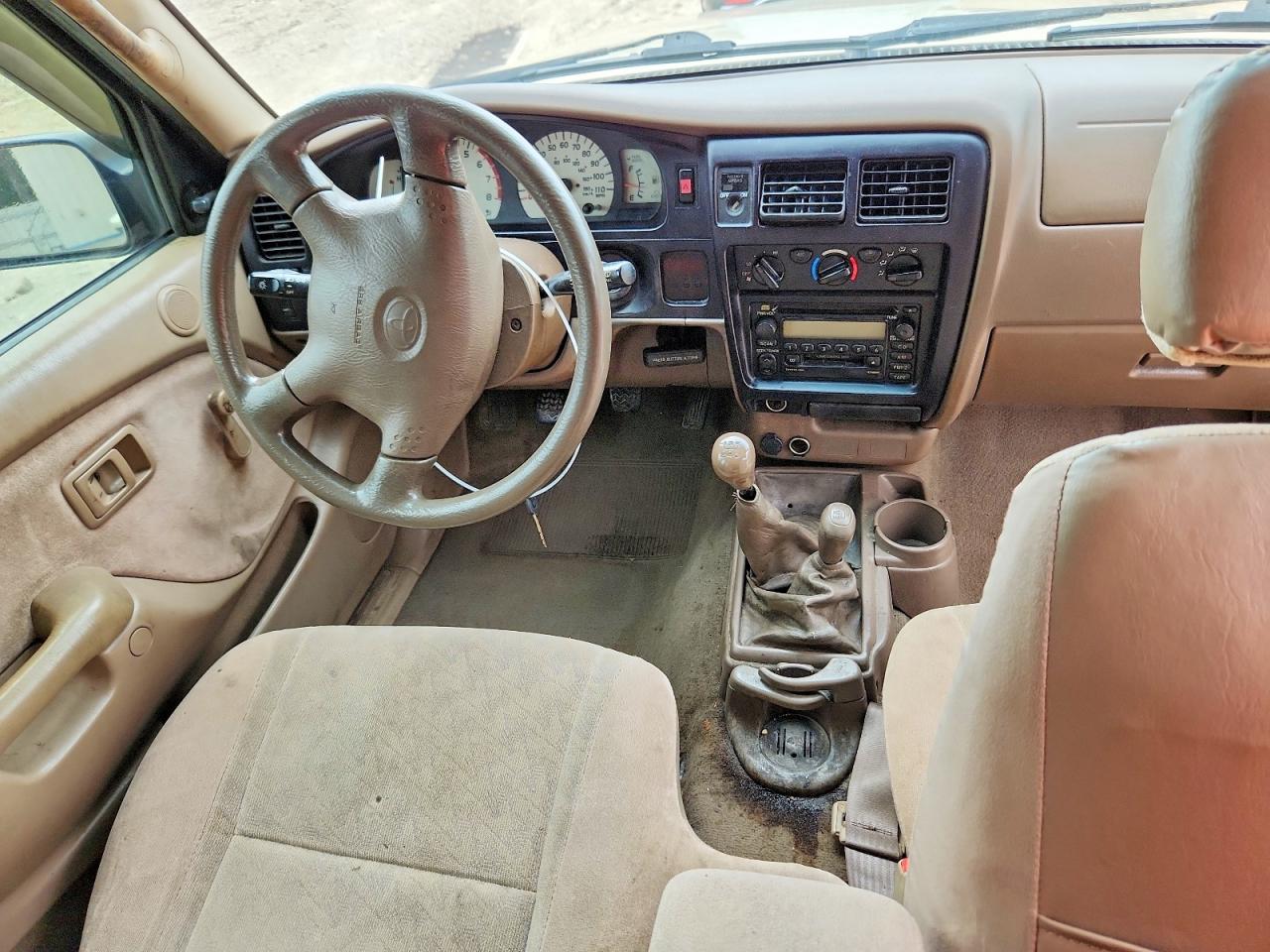 2002 Toyota Tacoma Xtracab Cream vin: 5TEWM72NX2Z888274