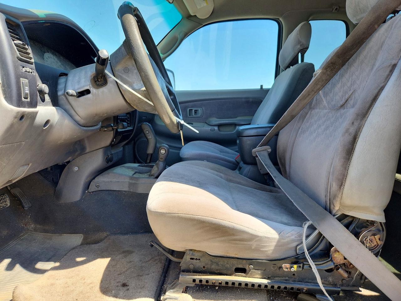 2001 Toyota Tacoma Xtracab Silver vin: 5TEWN72N01Z809609