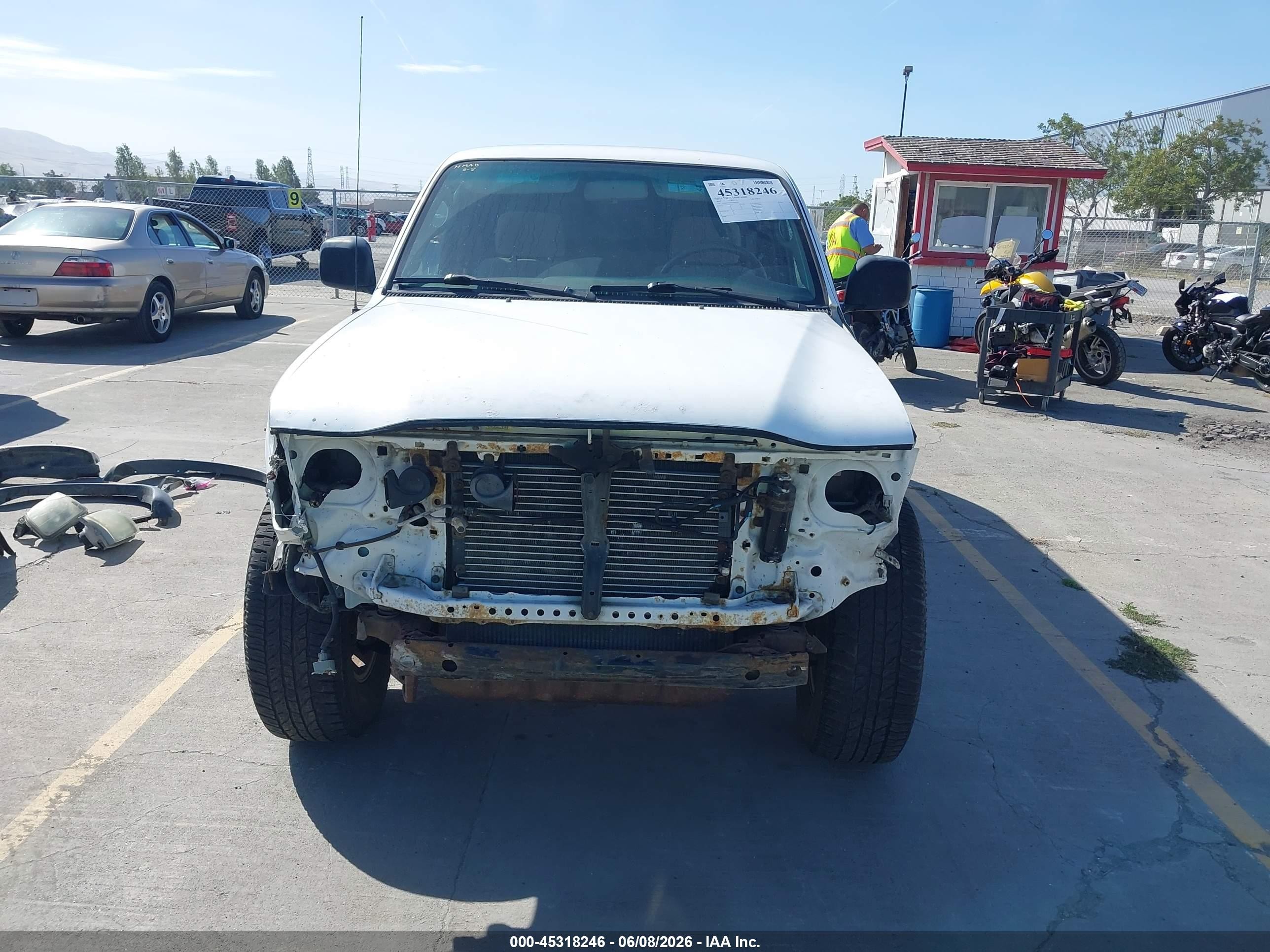 2002 Toyota Tacoma Base V6 White vin: 5TEWN72N02Z084546