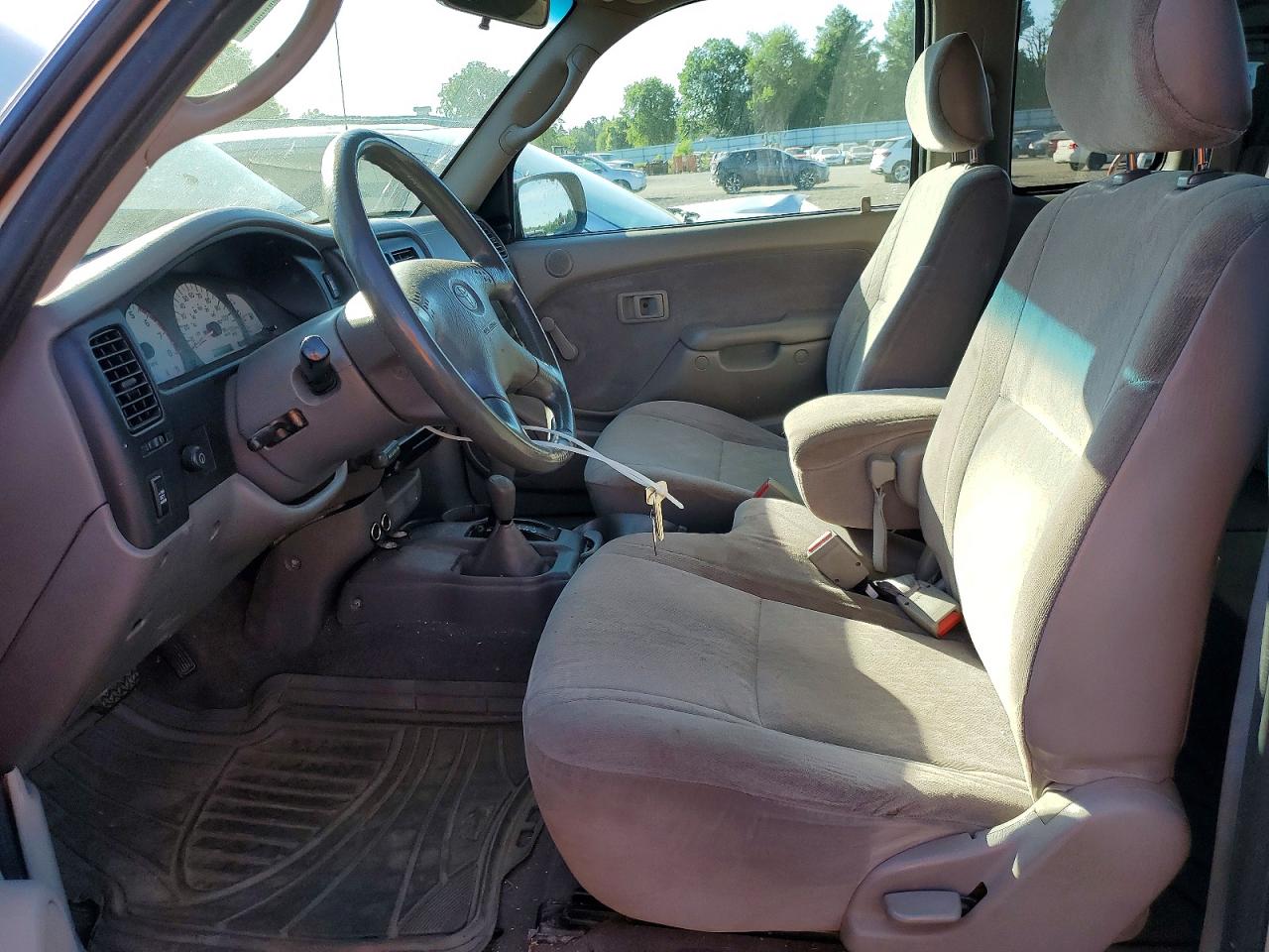 2004 Toyota Tacoma Xtracab Silver vin: 5TEWN72N04Z319790